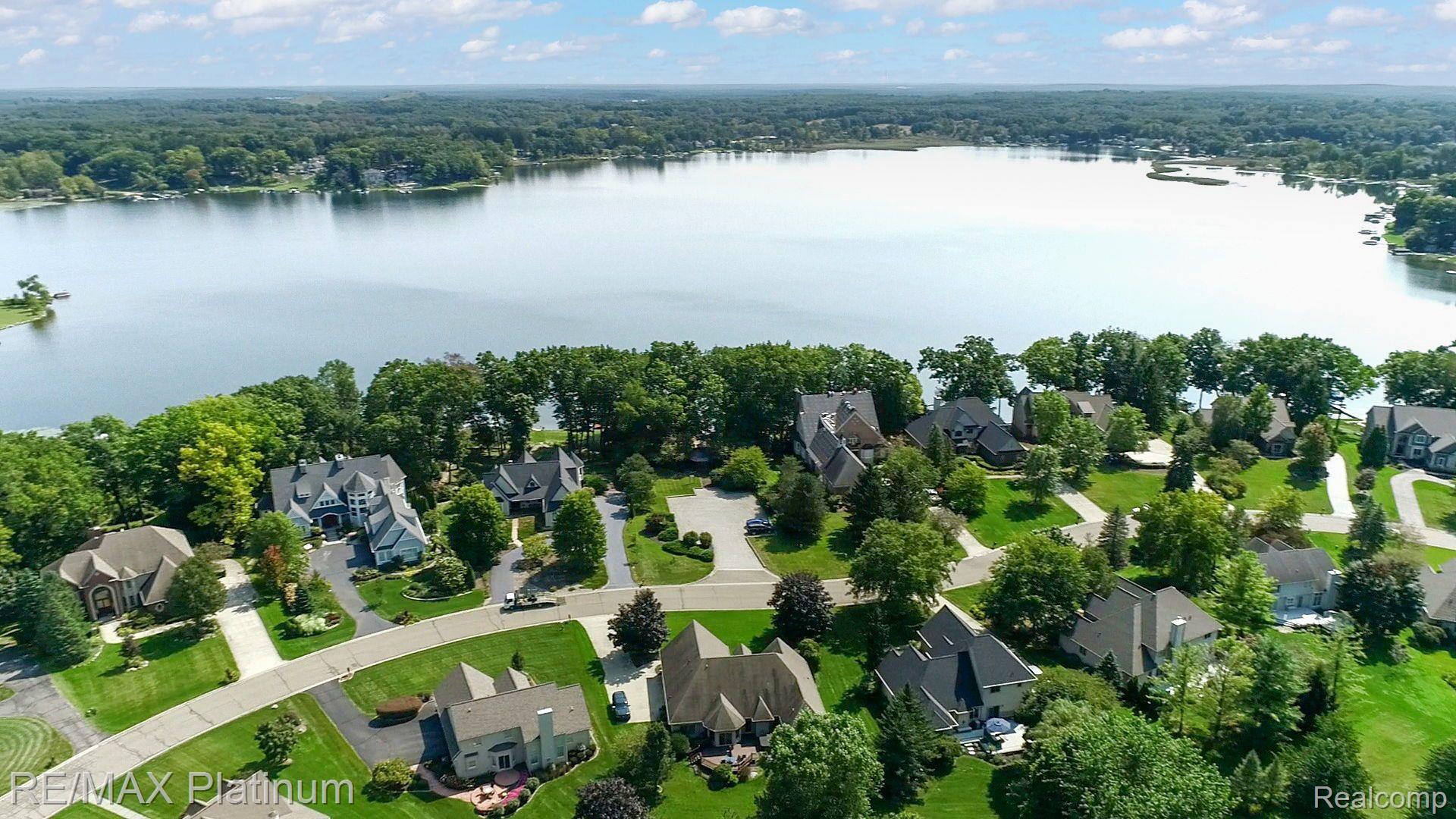 5019 Oak Bluff Court