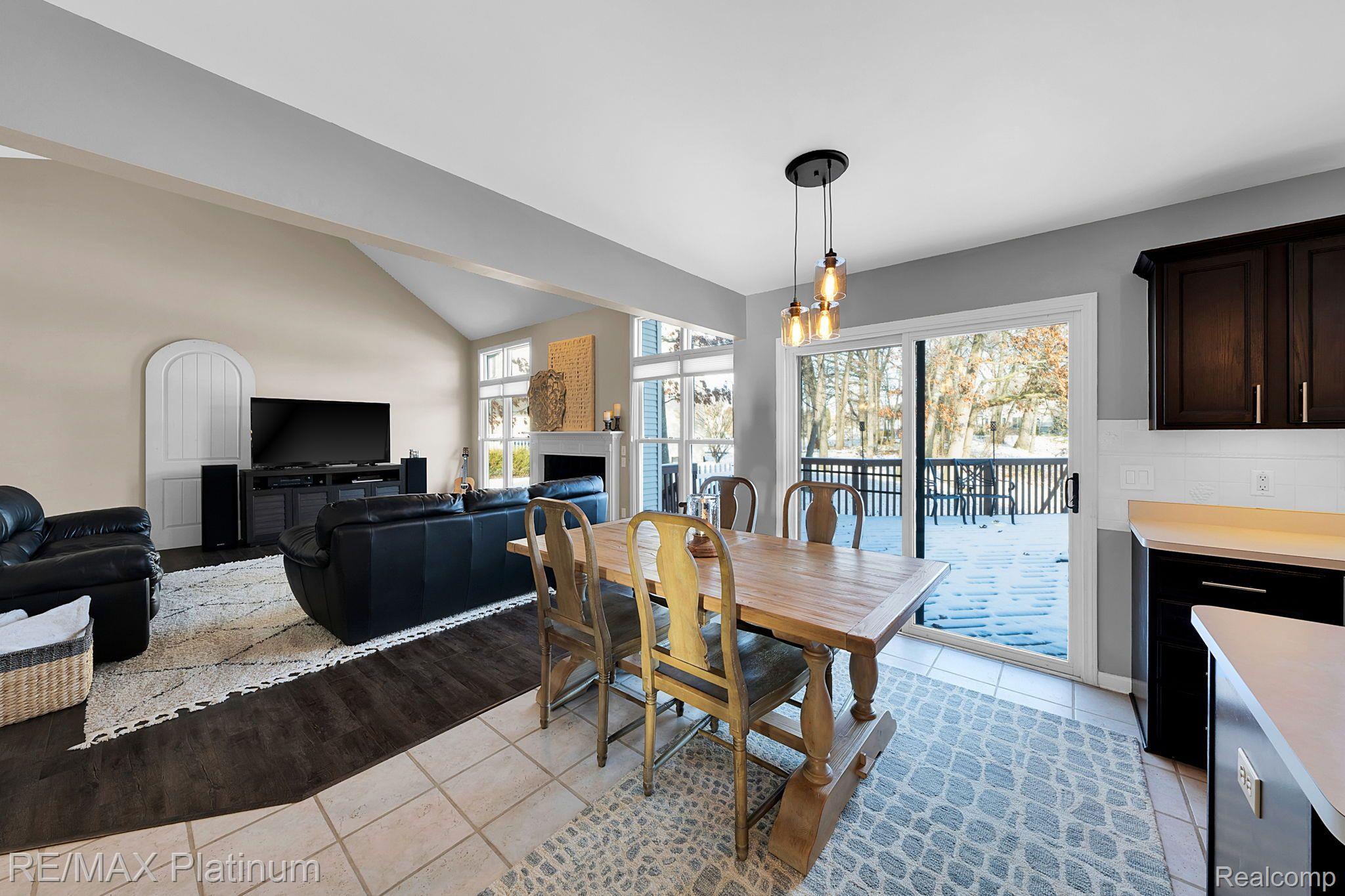 5019 Oak Bluff Court