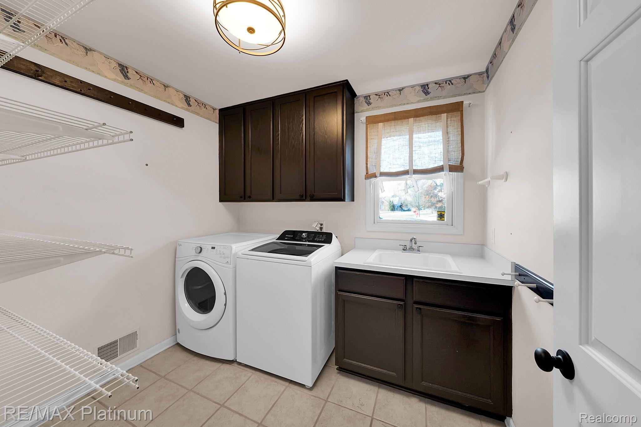 5019 Oak Bluff Court