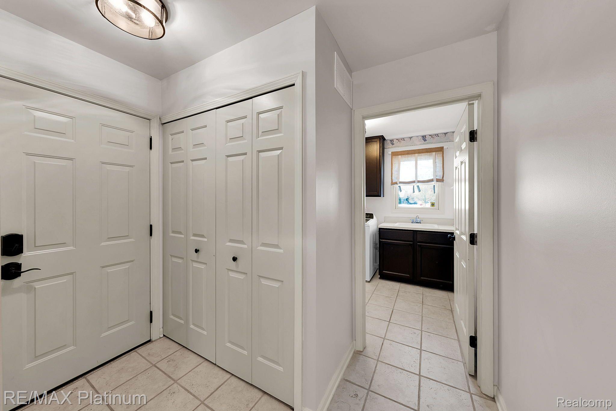 5019 Oak Bluff Court