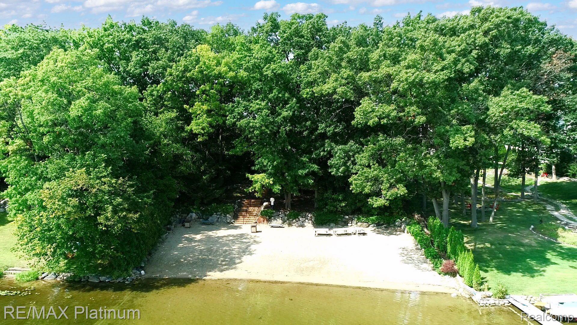 5019 Oak Bluff Court