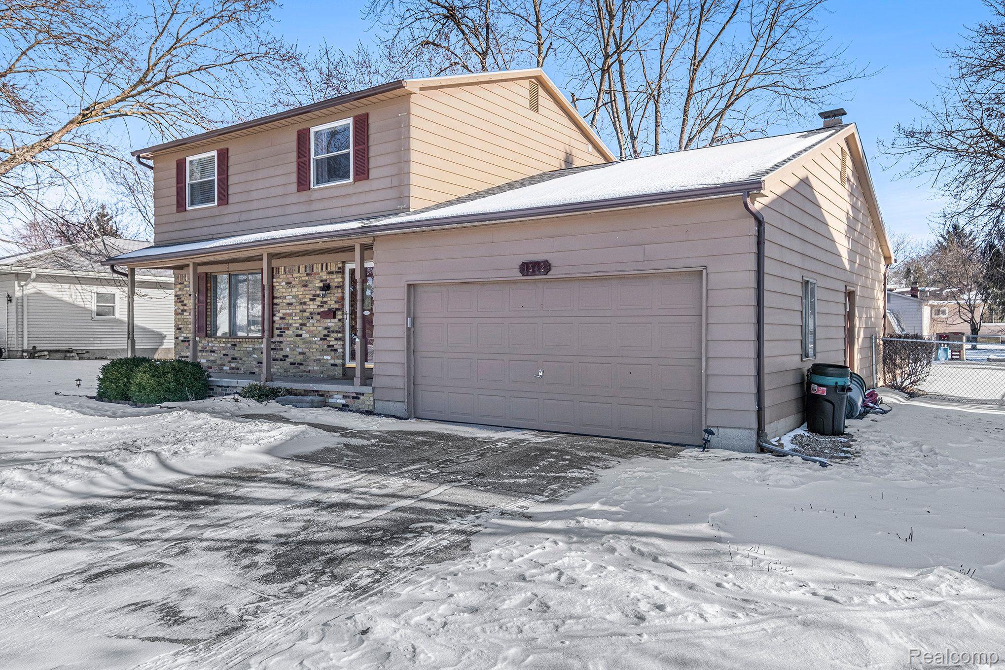 1342 GREENVIEW Drive