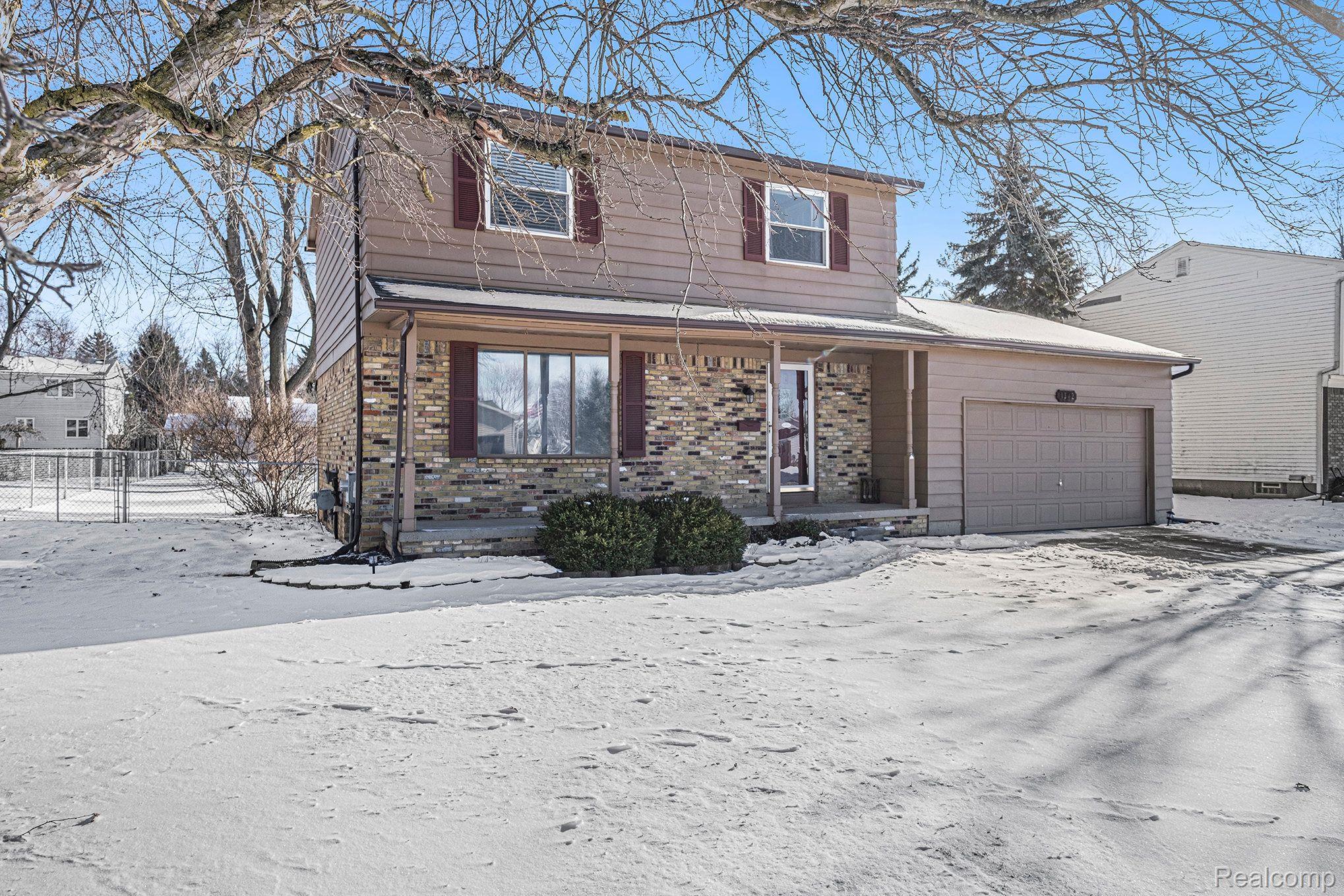 1342 GREENVIEW Drive