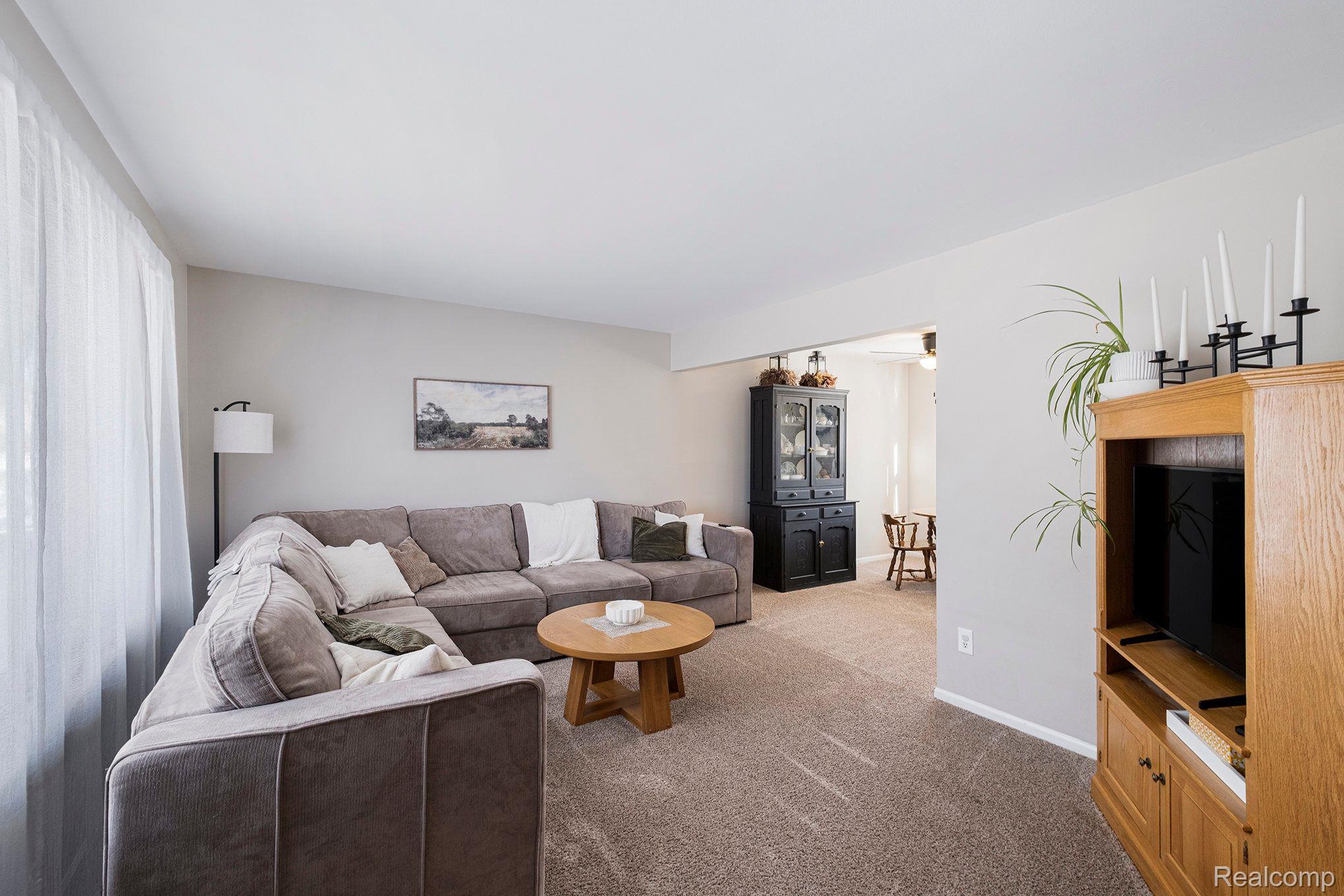 1342 GREENVIEW Drive