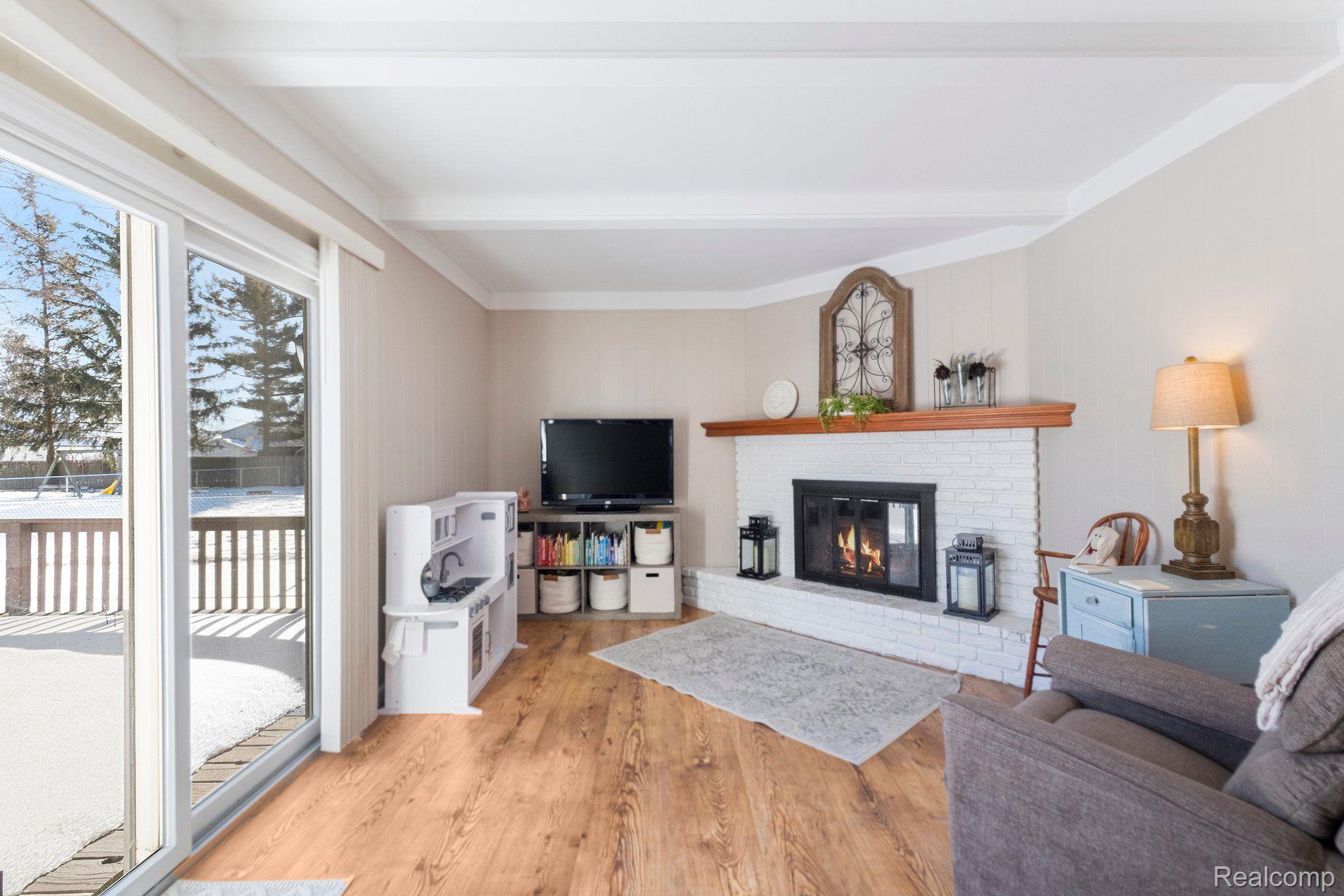 1342 GREENVIEW Drive