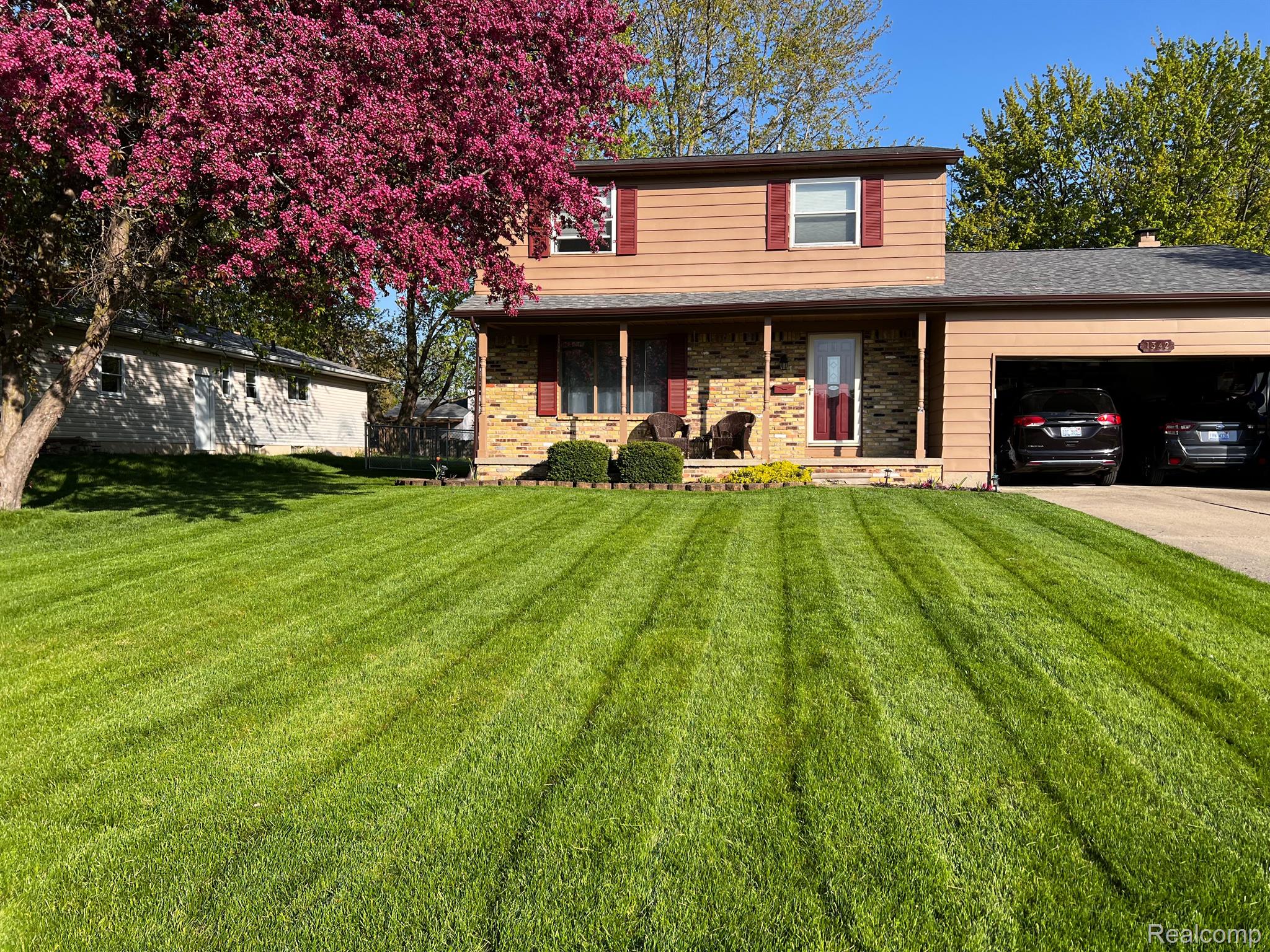 1342 GREENVIEW Drive