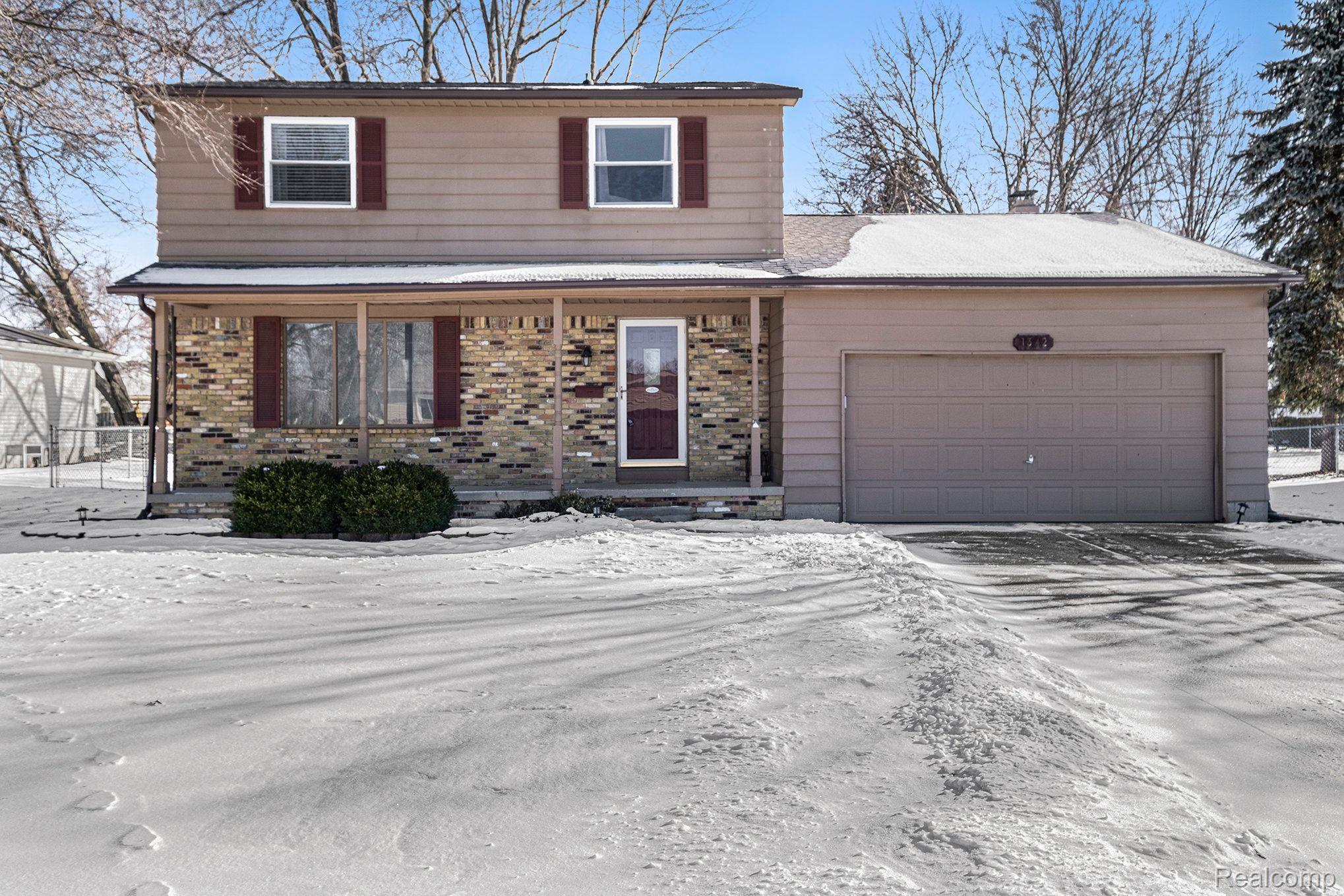 1342 GREENVIEW Drive