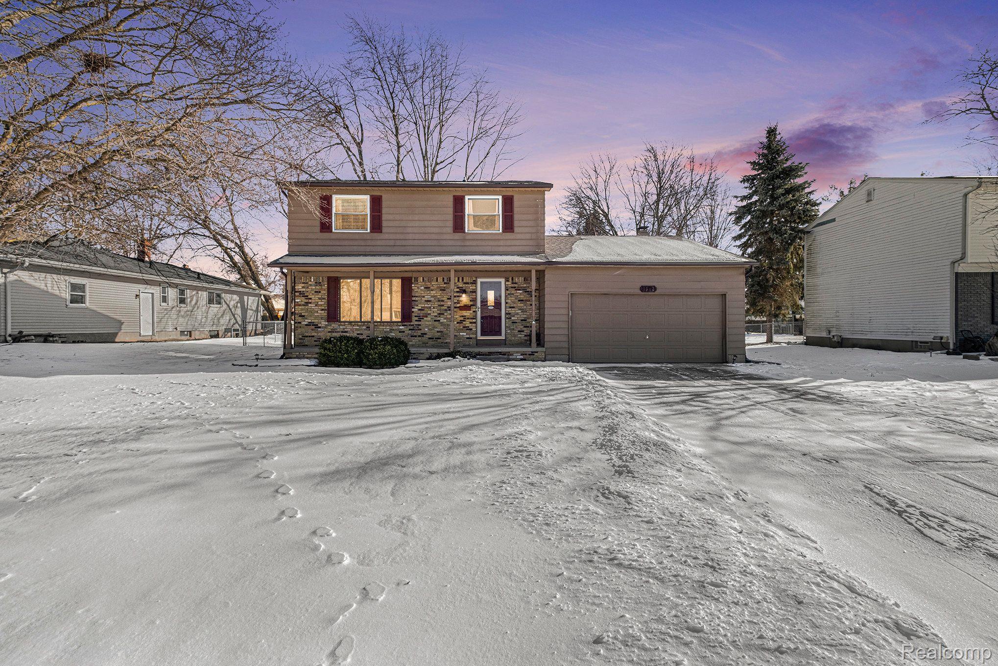 1342 GREENVIEW Drive