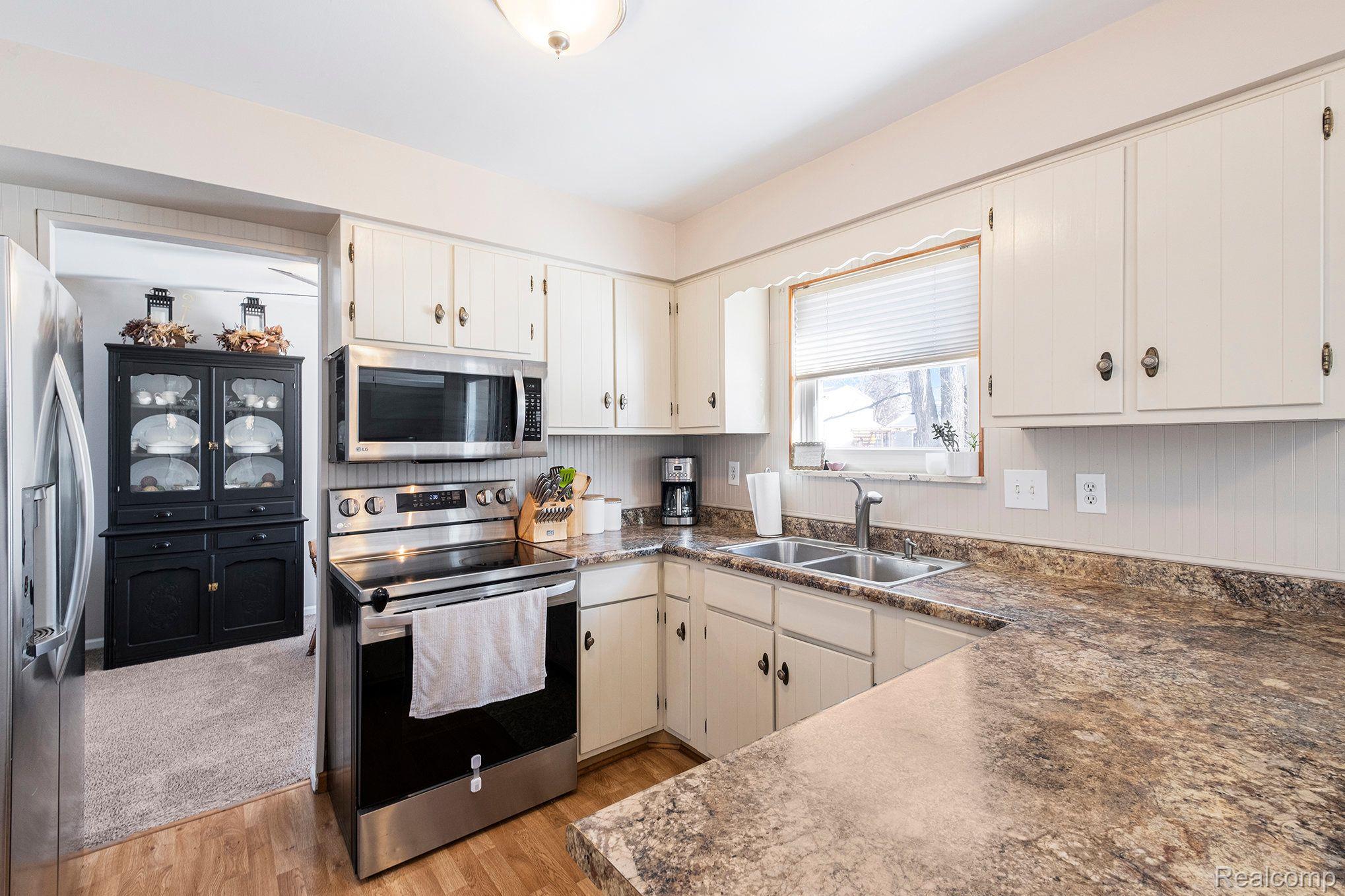 1342 GREENVIEW Drive