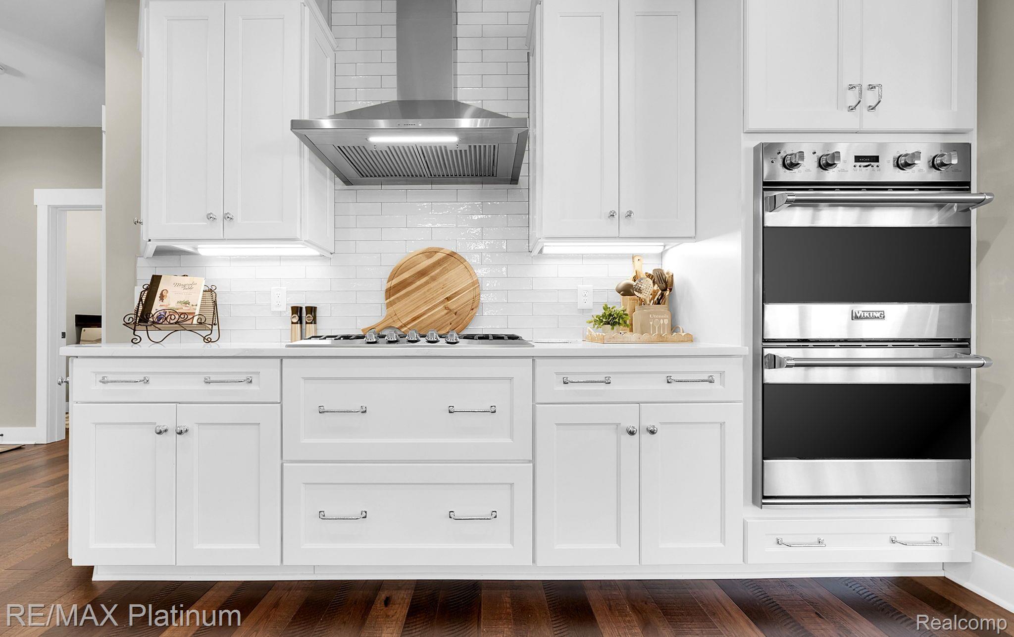 1242 TIMBERLEAF Drive