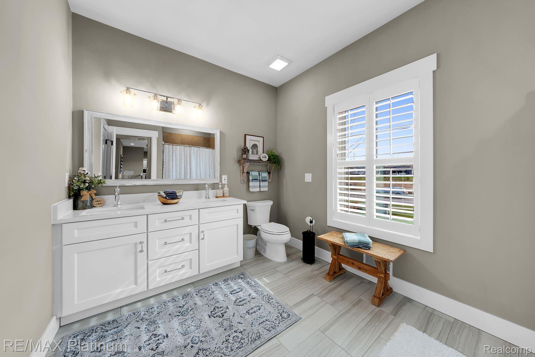 1242 TIMBERLEAF Drive