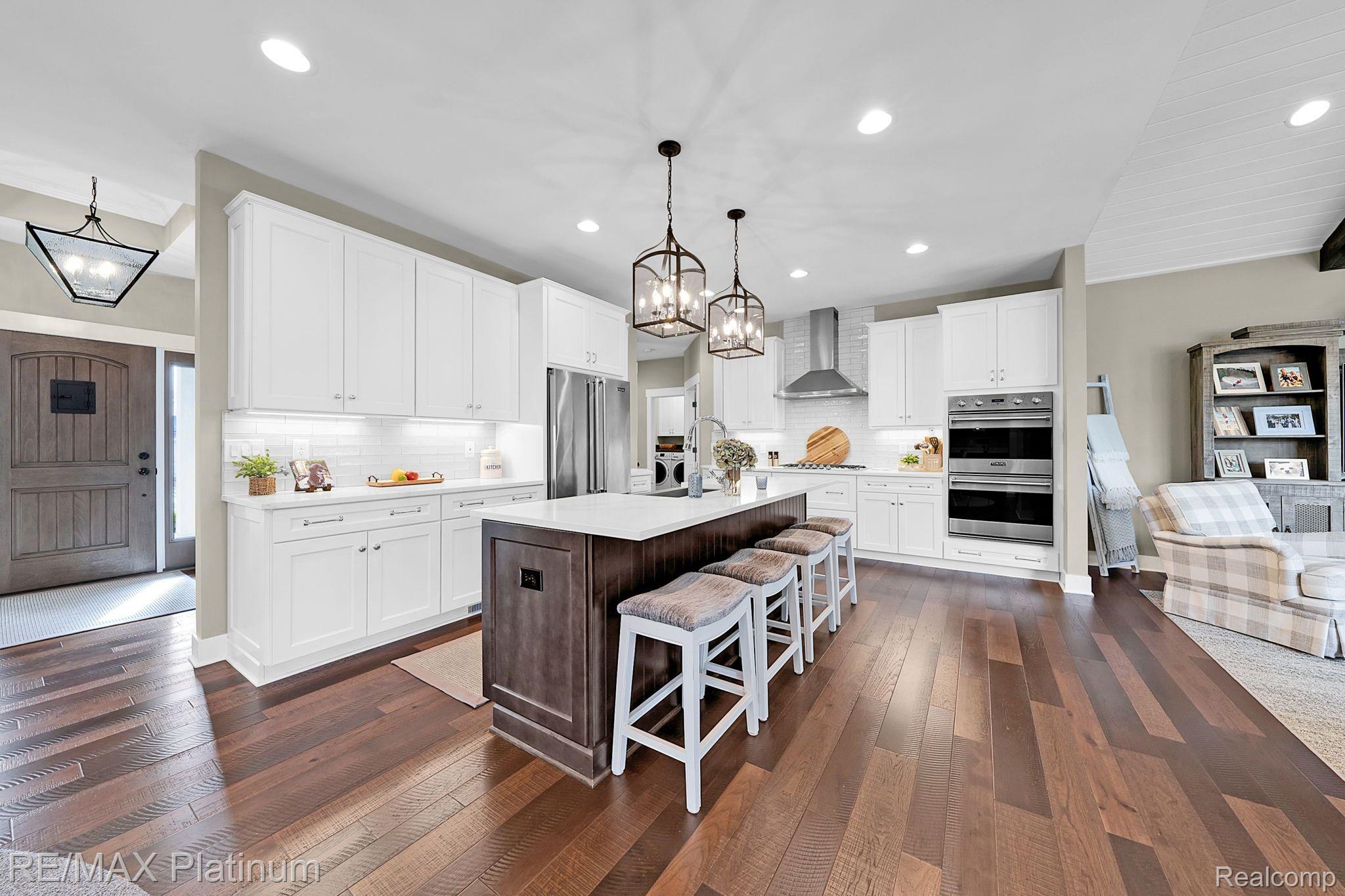 1242 TIMBERLEAF Drive