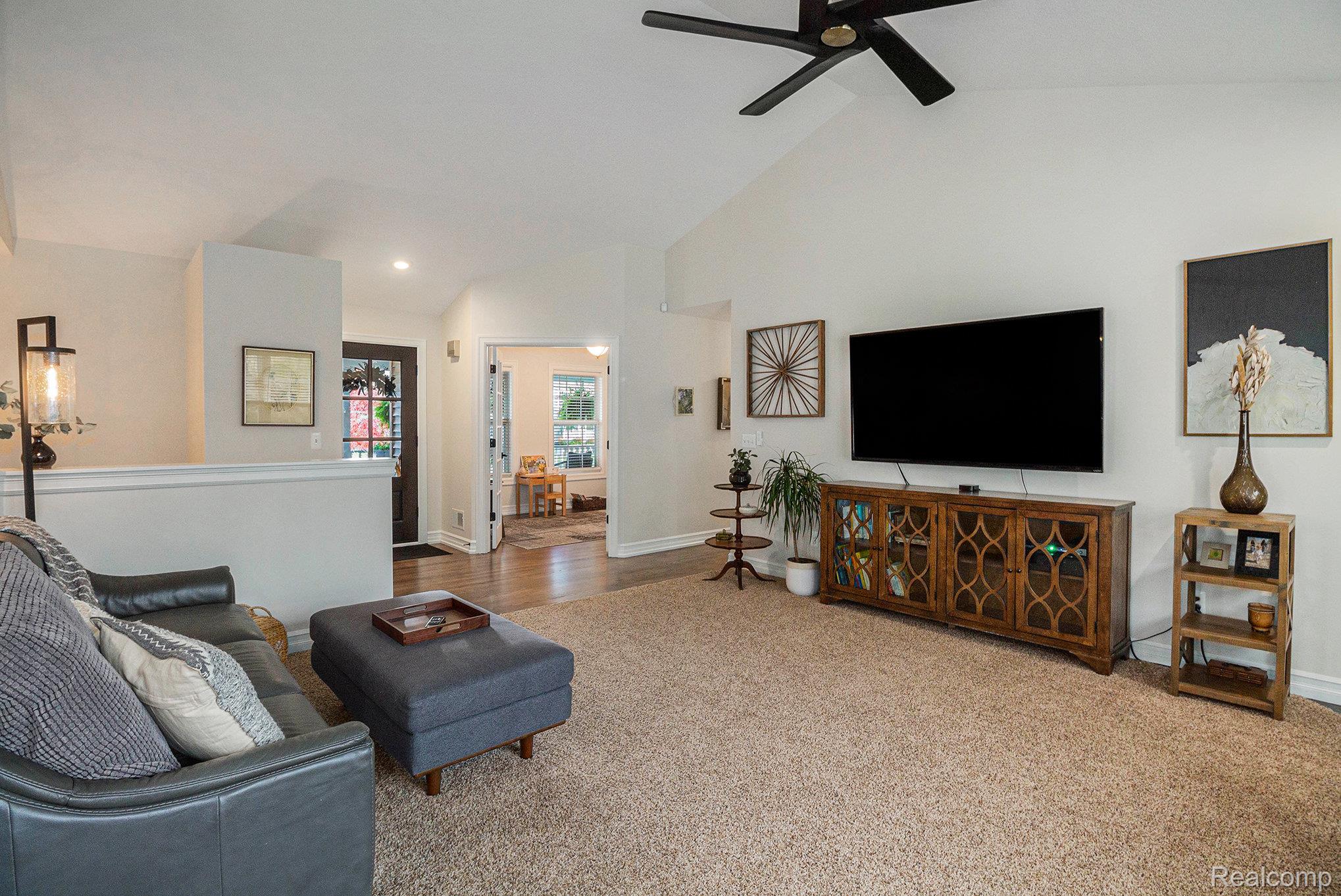 9203 Pine Walk Pass