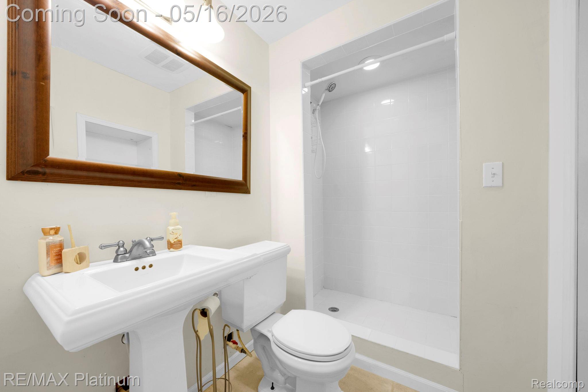5043 Oak Bluff Court