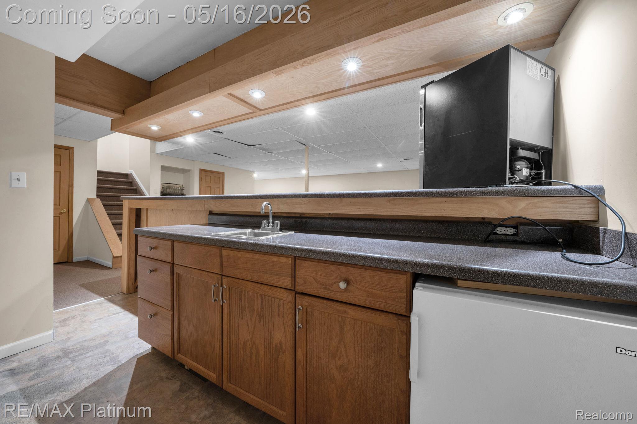 5043 Oak Bluff Court