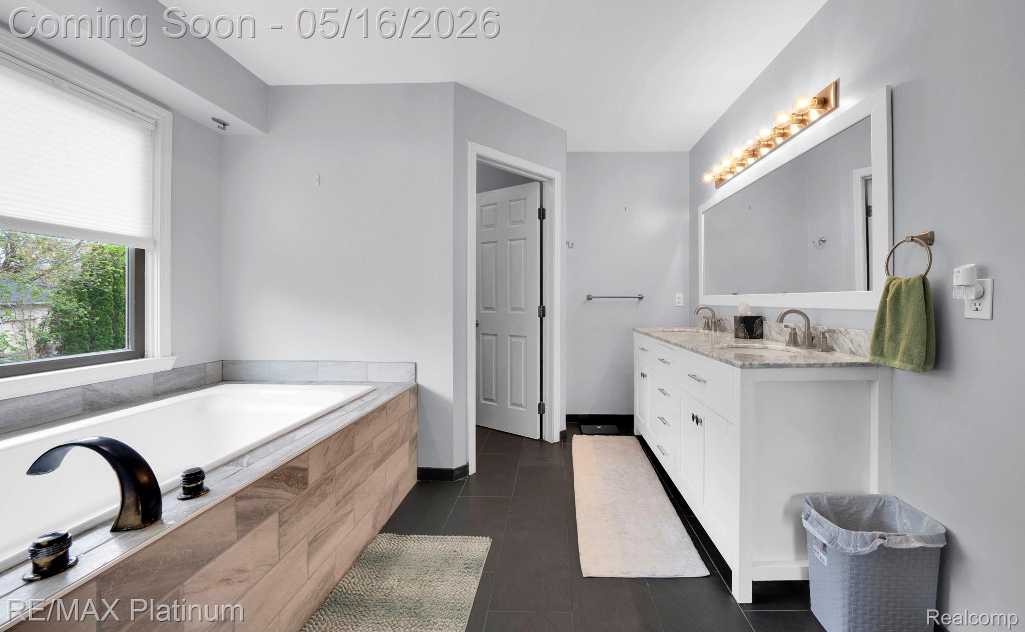 5043 Oak Bluff Court