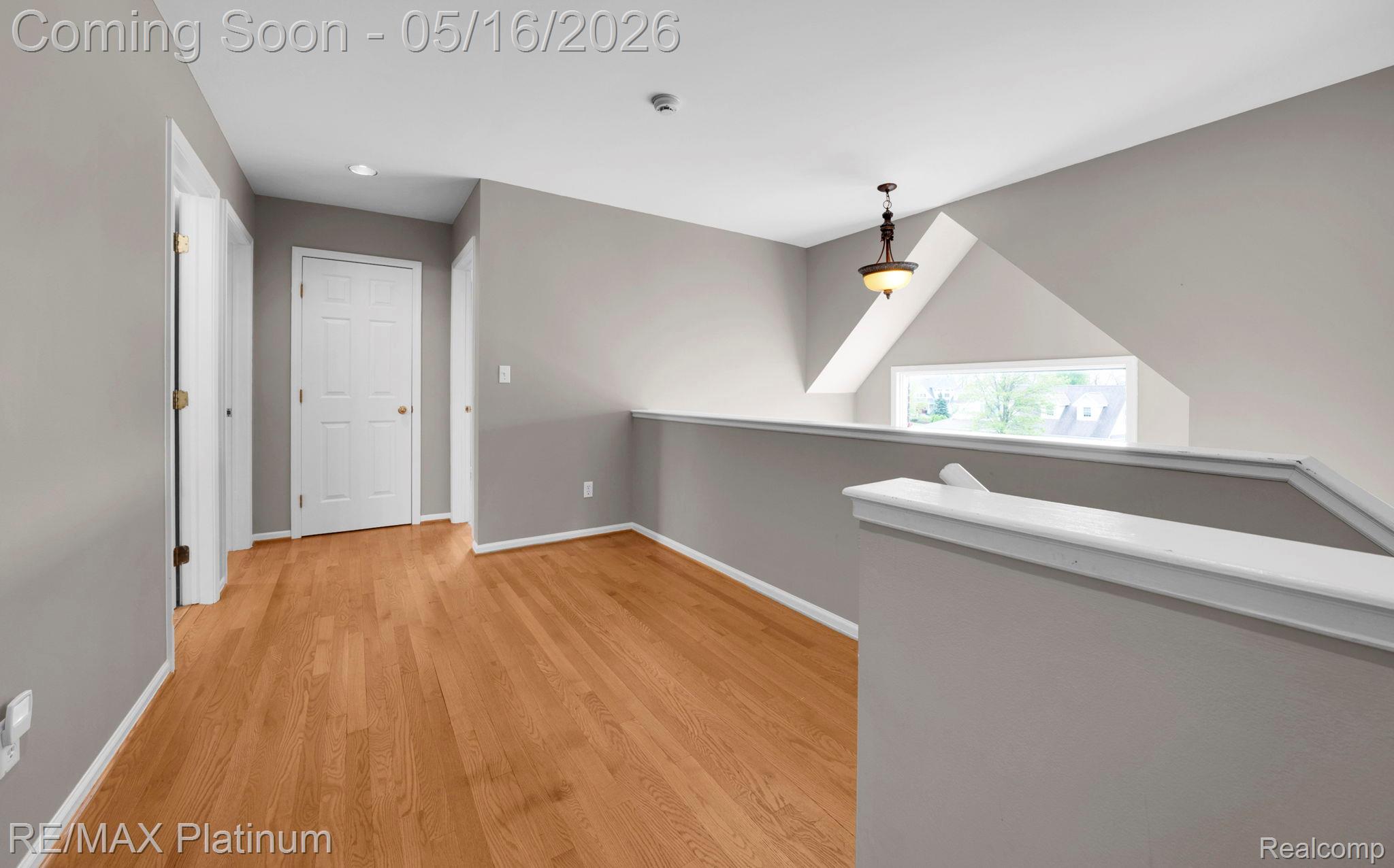 5043 Oak Bluff Court