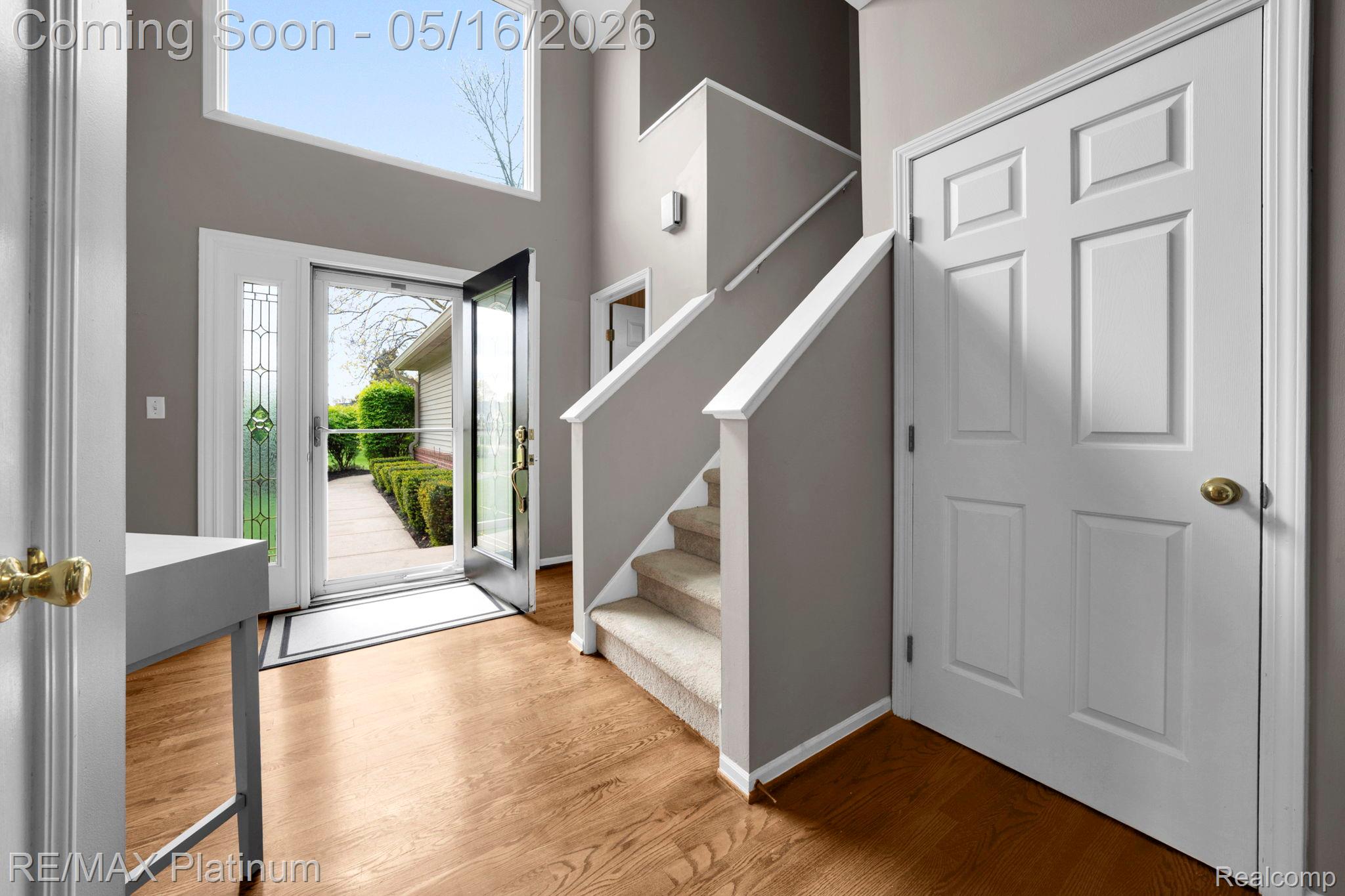 5043 Oak Bluff Court