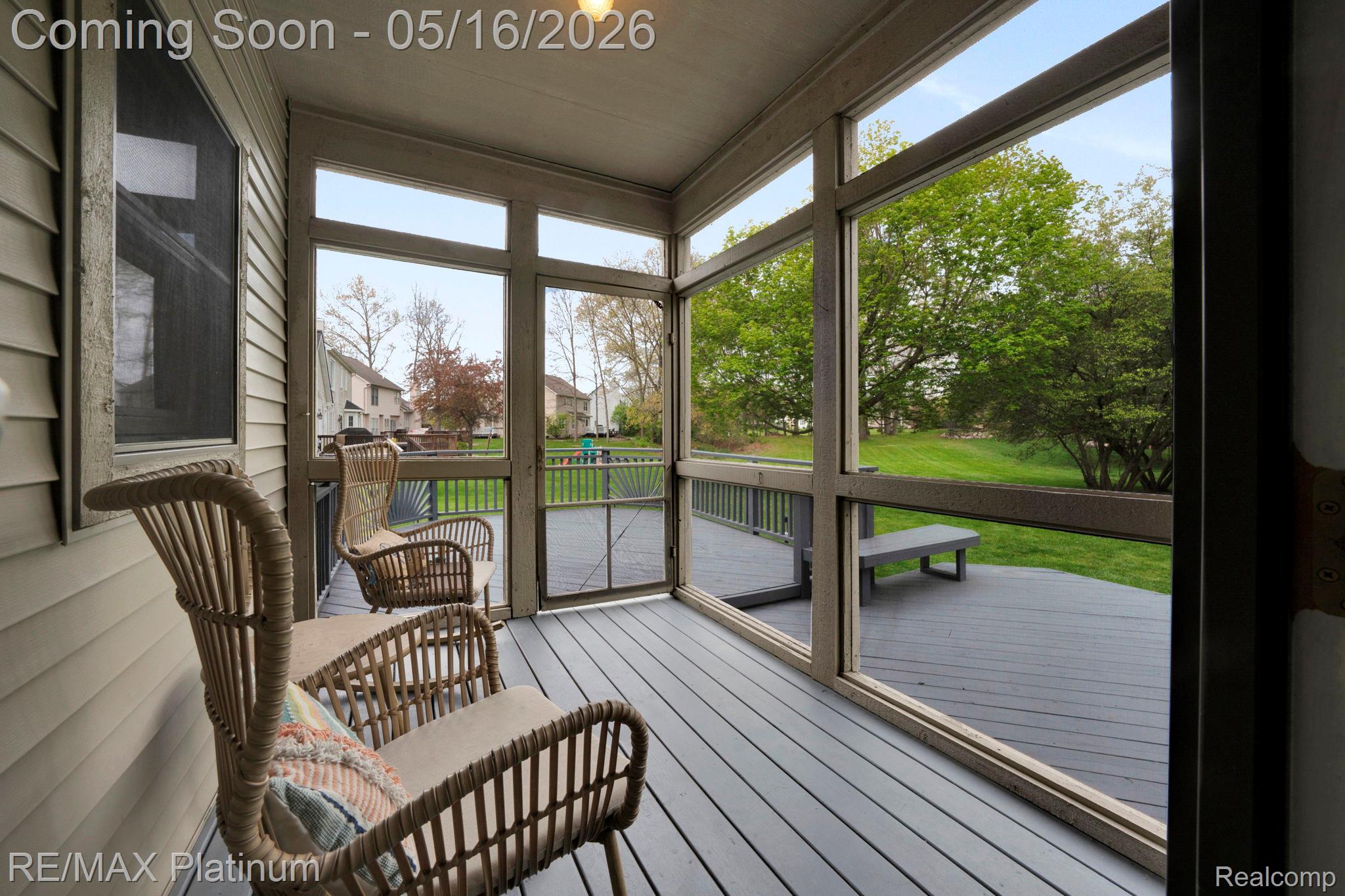 5043 Oak Bluff Court