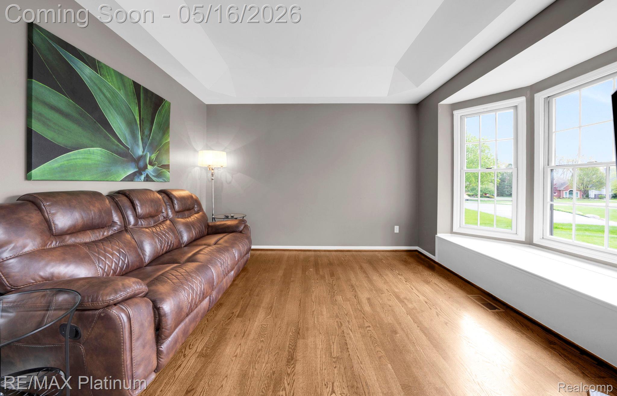 5043 Oak Bluff Court