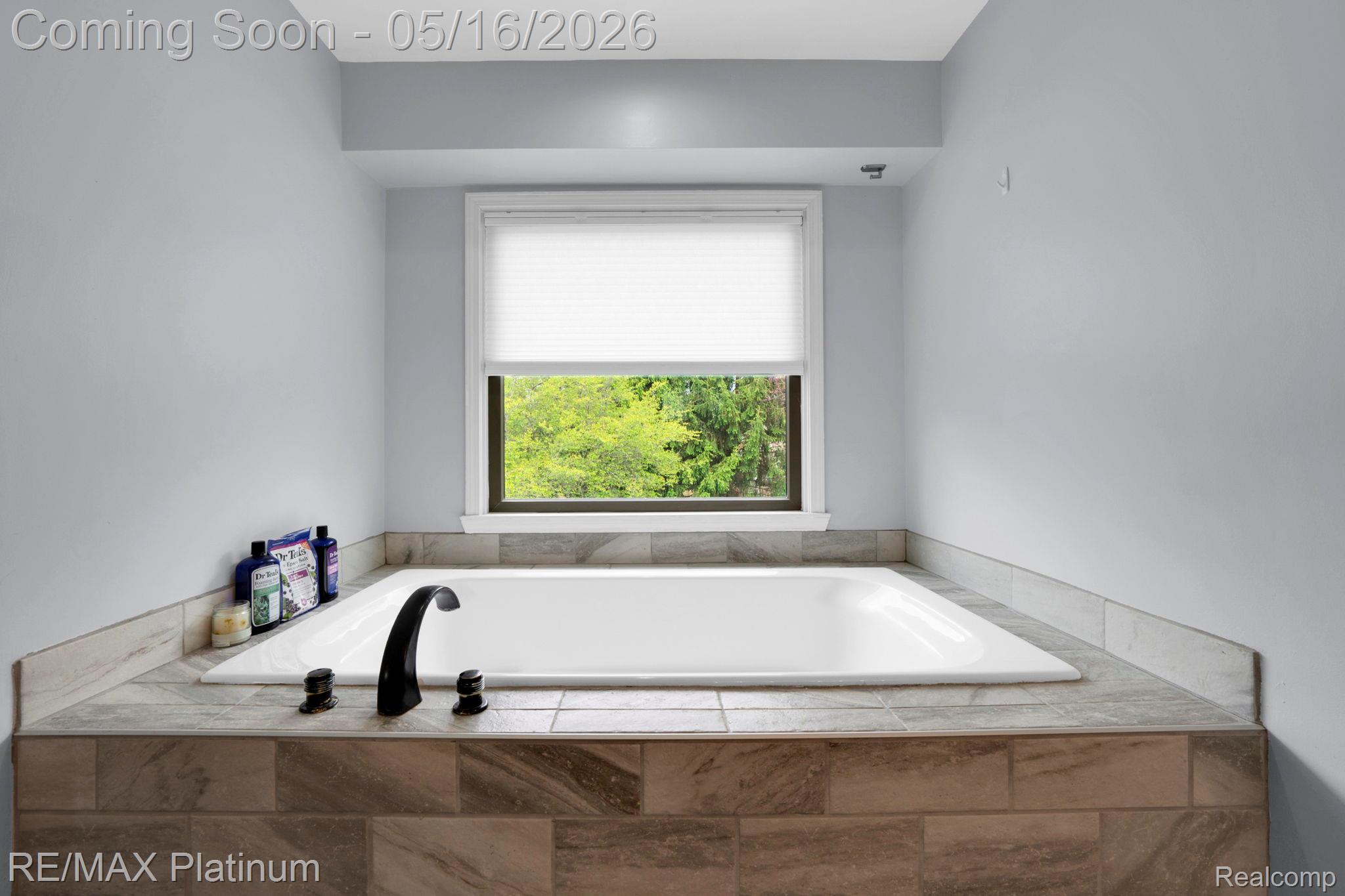 5043 Oak Bluff Court