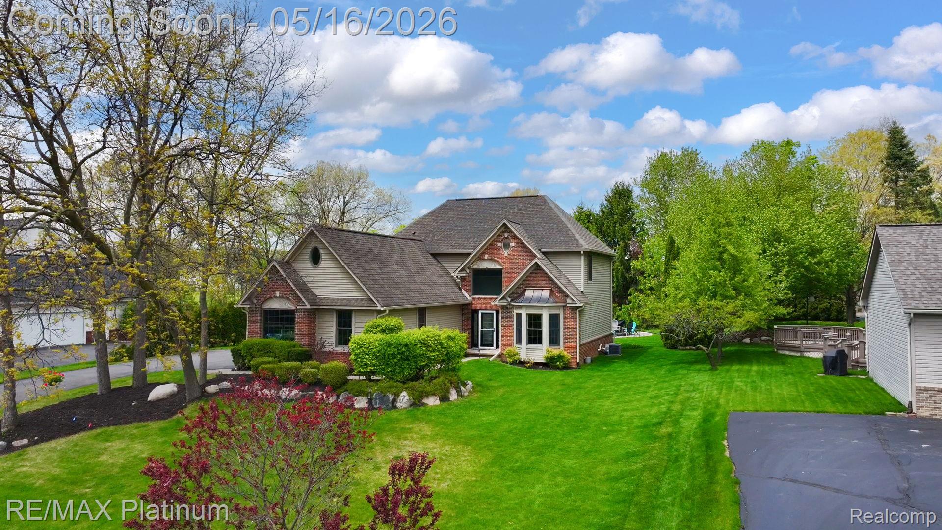 5043 Oak Bluff Court