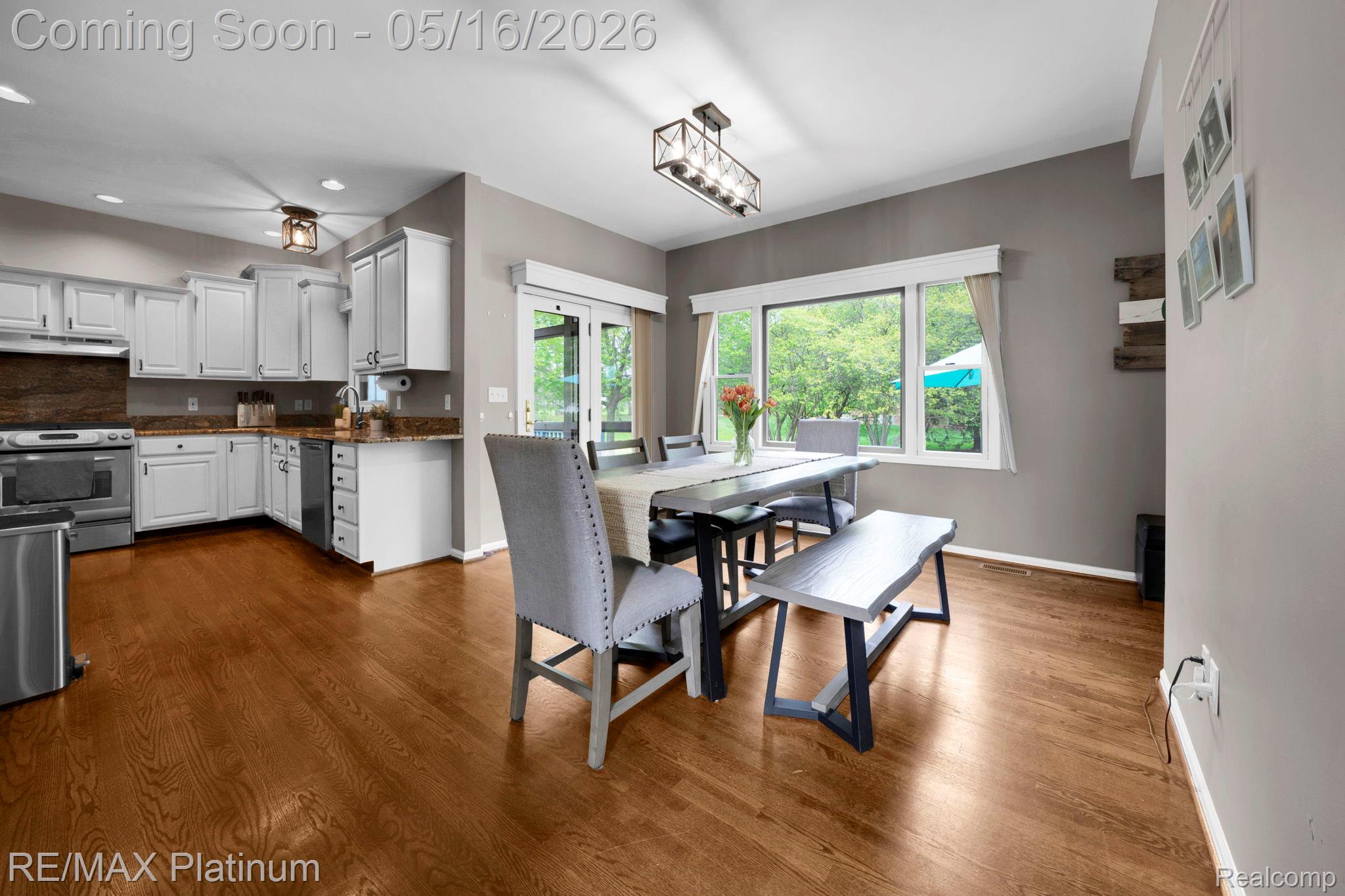 5043 Oak Bluff Court
