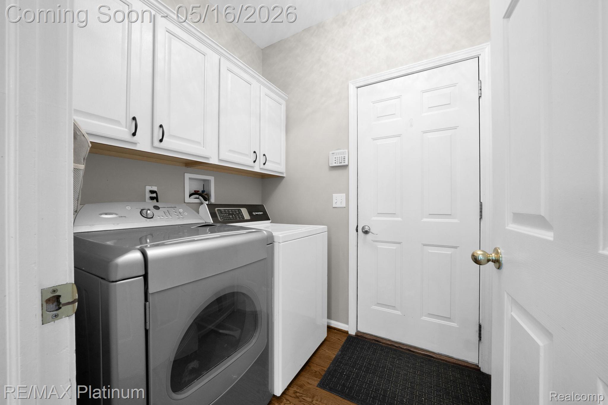 5043 Oak Bluff Court