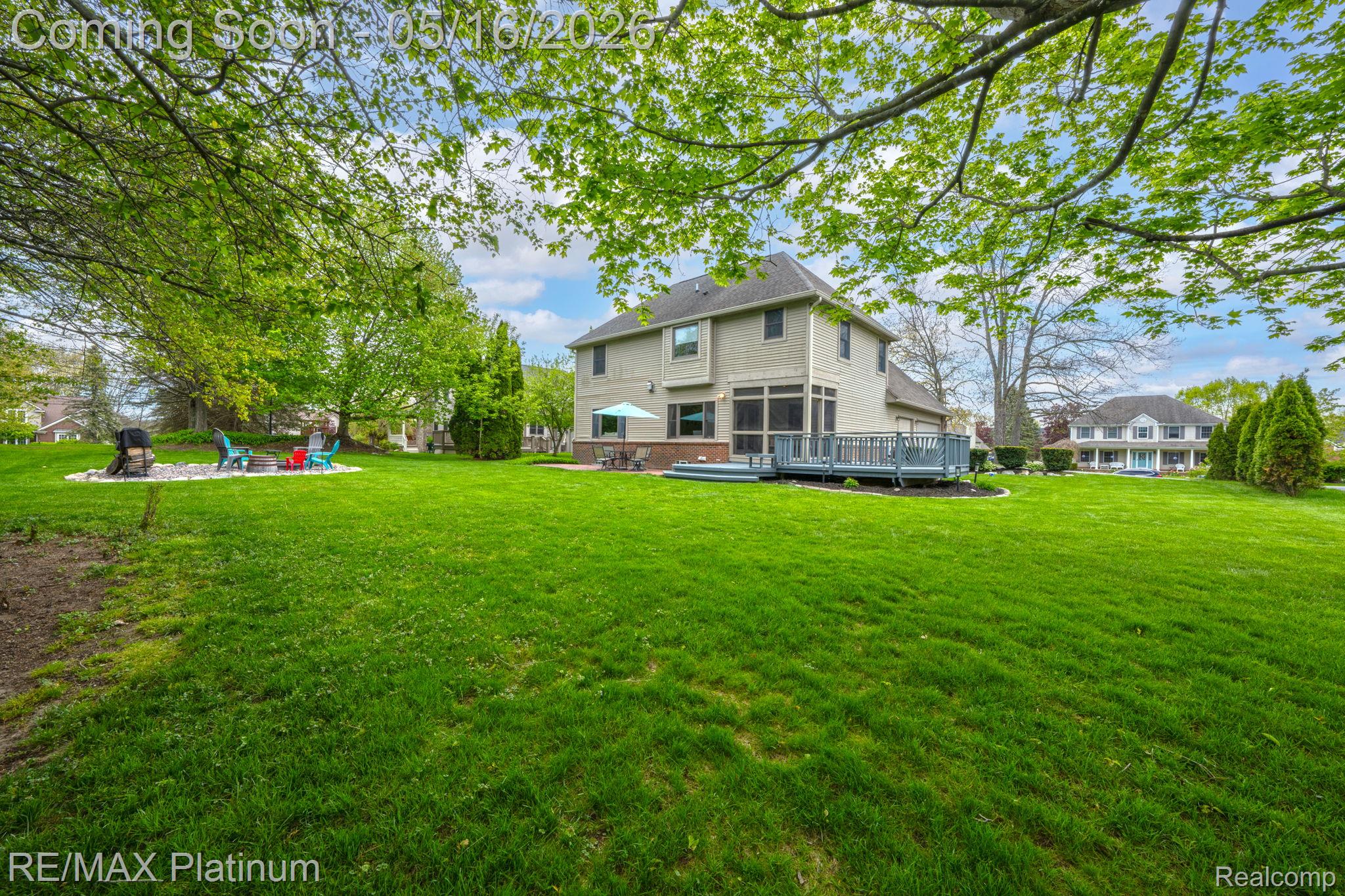 5043 Oak Bluff Court
