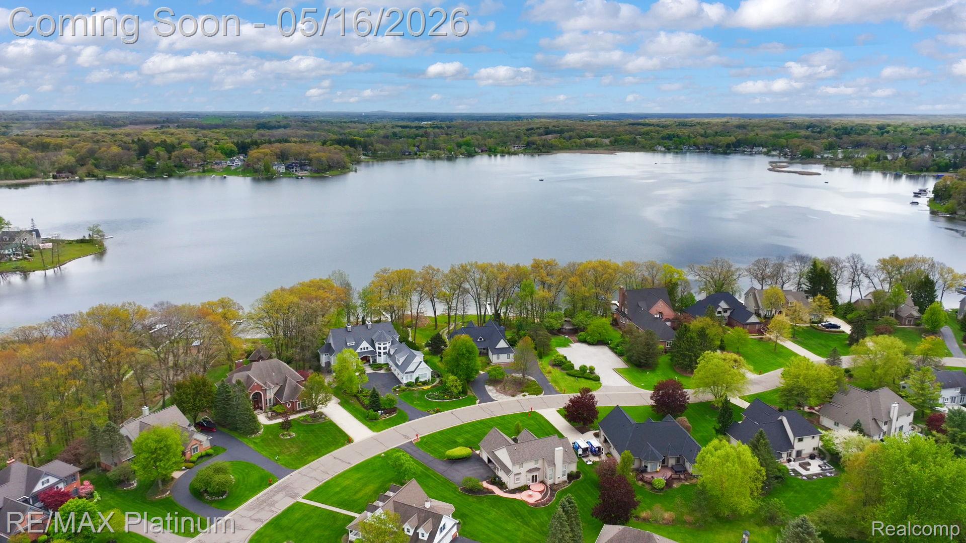 5043 Oak Bluff Court