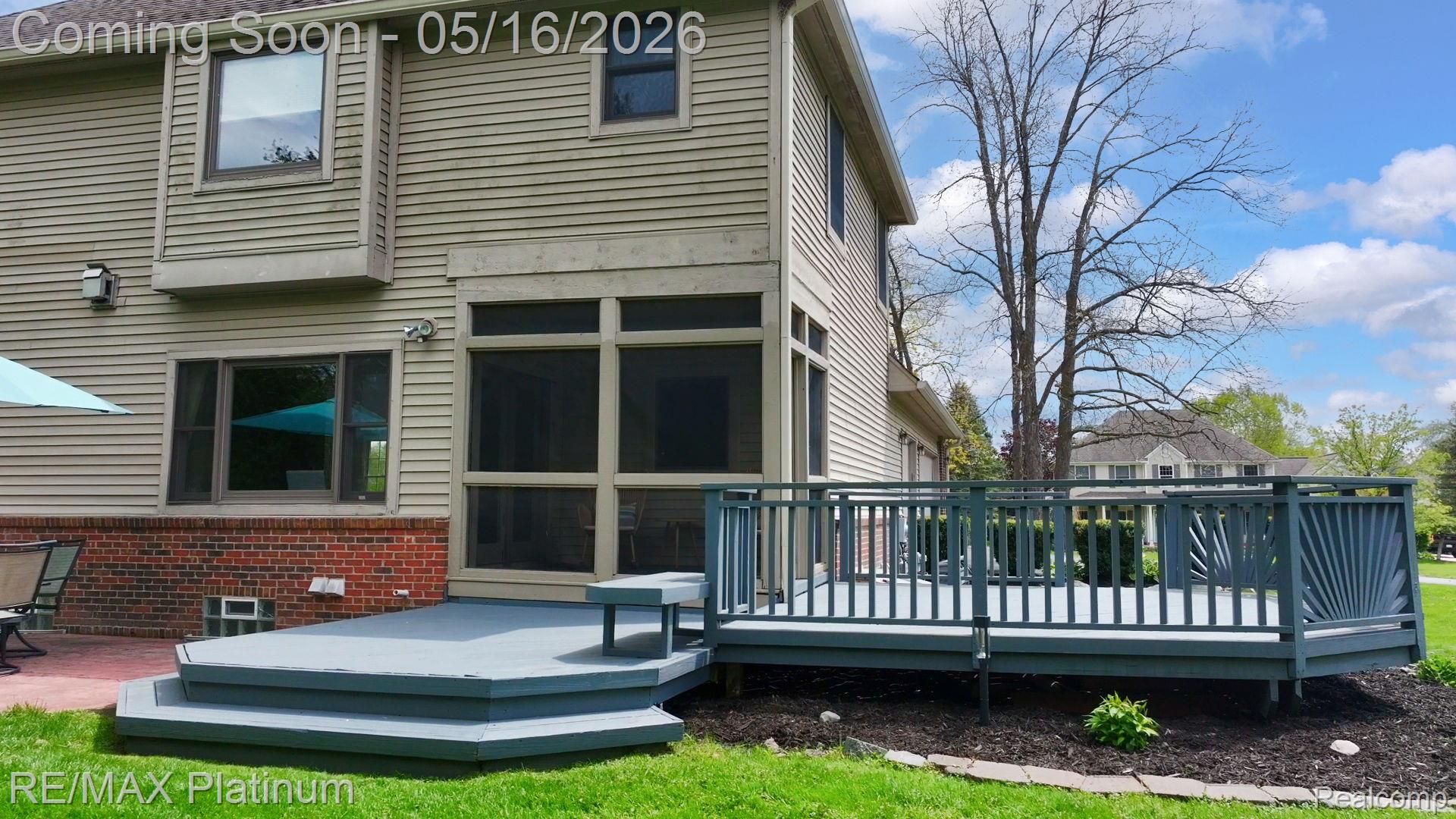 5043 Oak Bluff Court