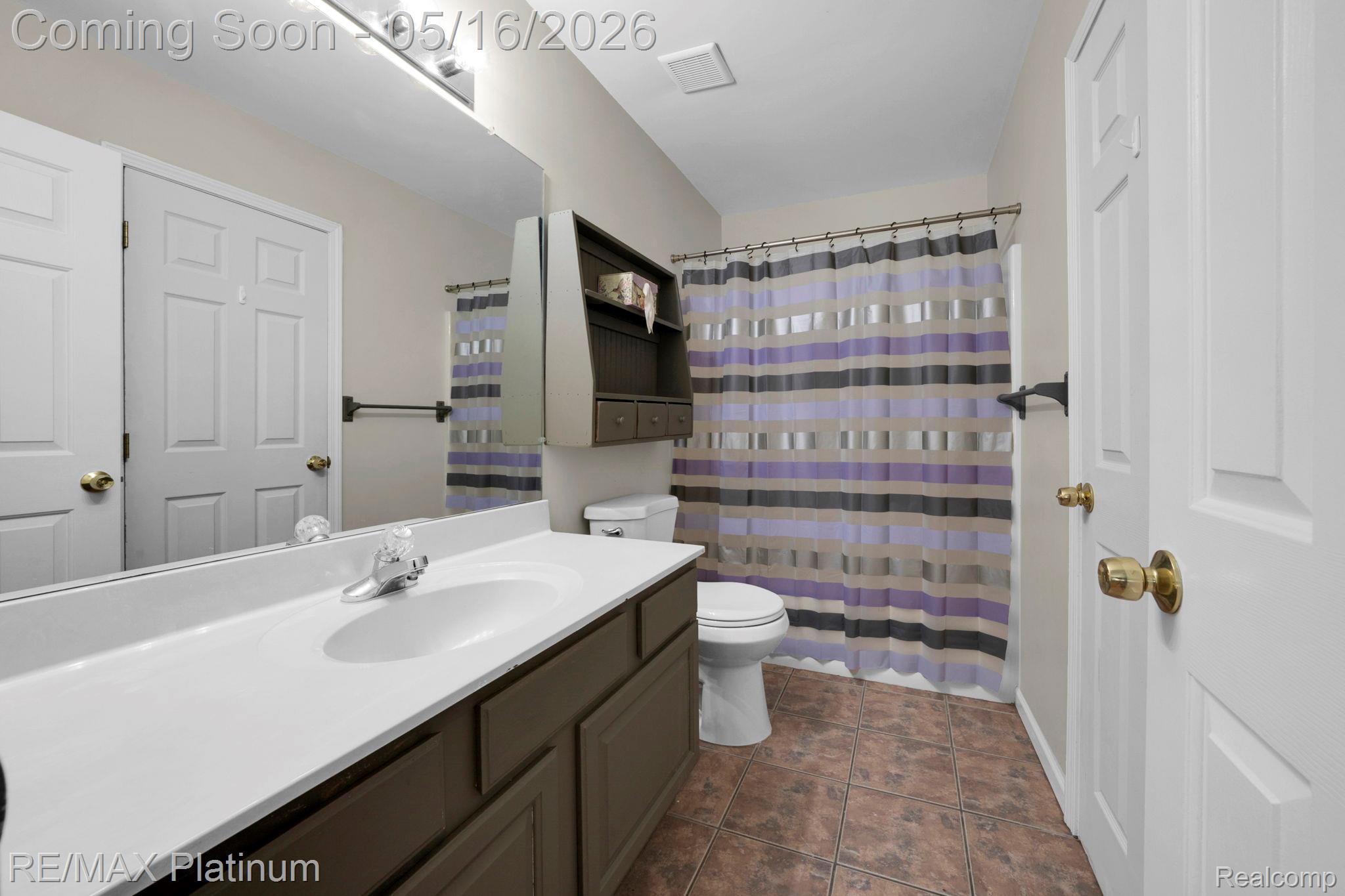 5043 Oak Bluff Court