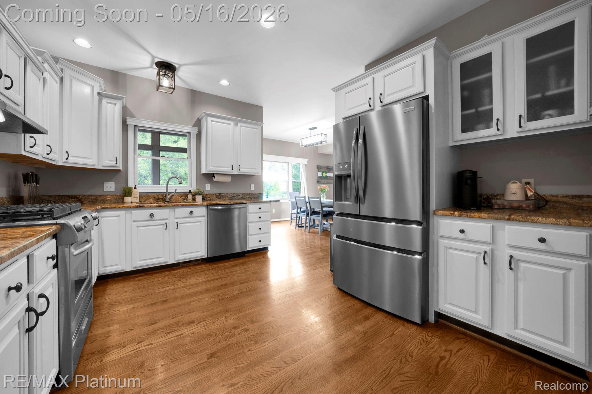 5043 Oak Bluff Court