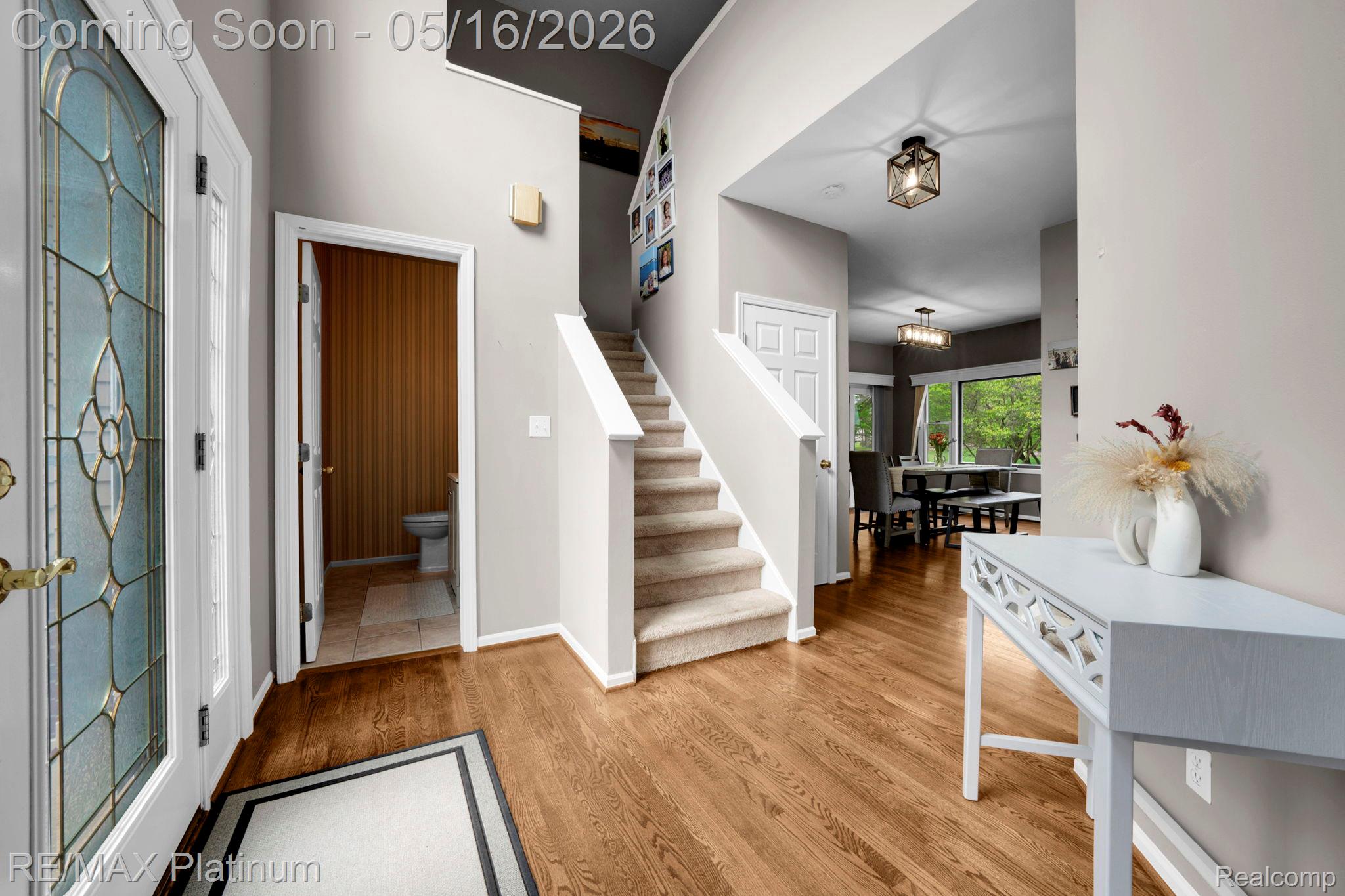 5043 Oak Bluff Court