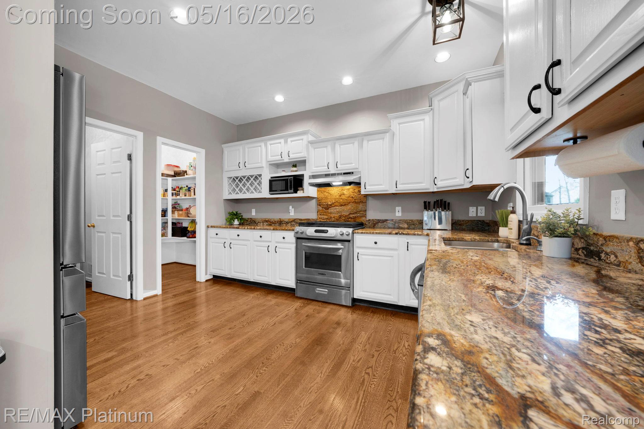 5043 Oak Bluff Court