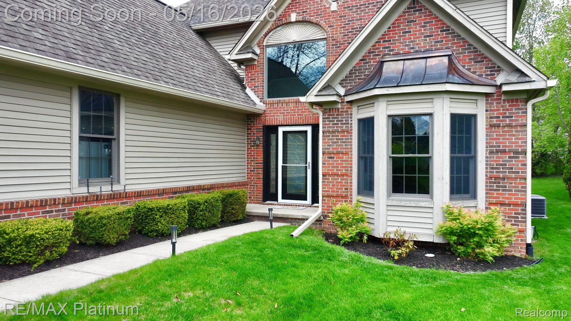 5043 Oak Bluff Court