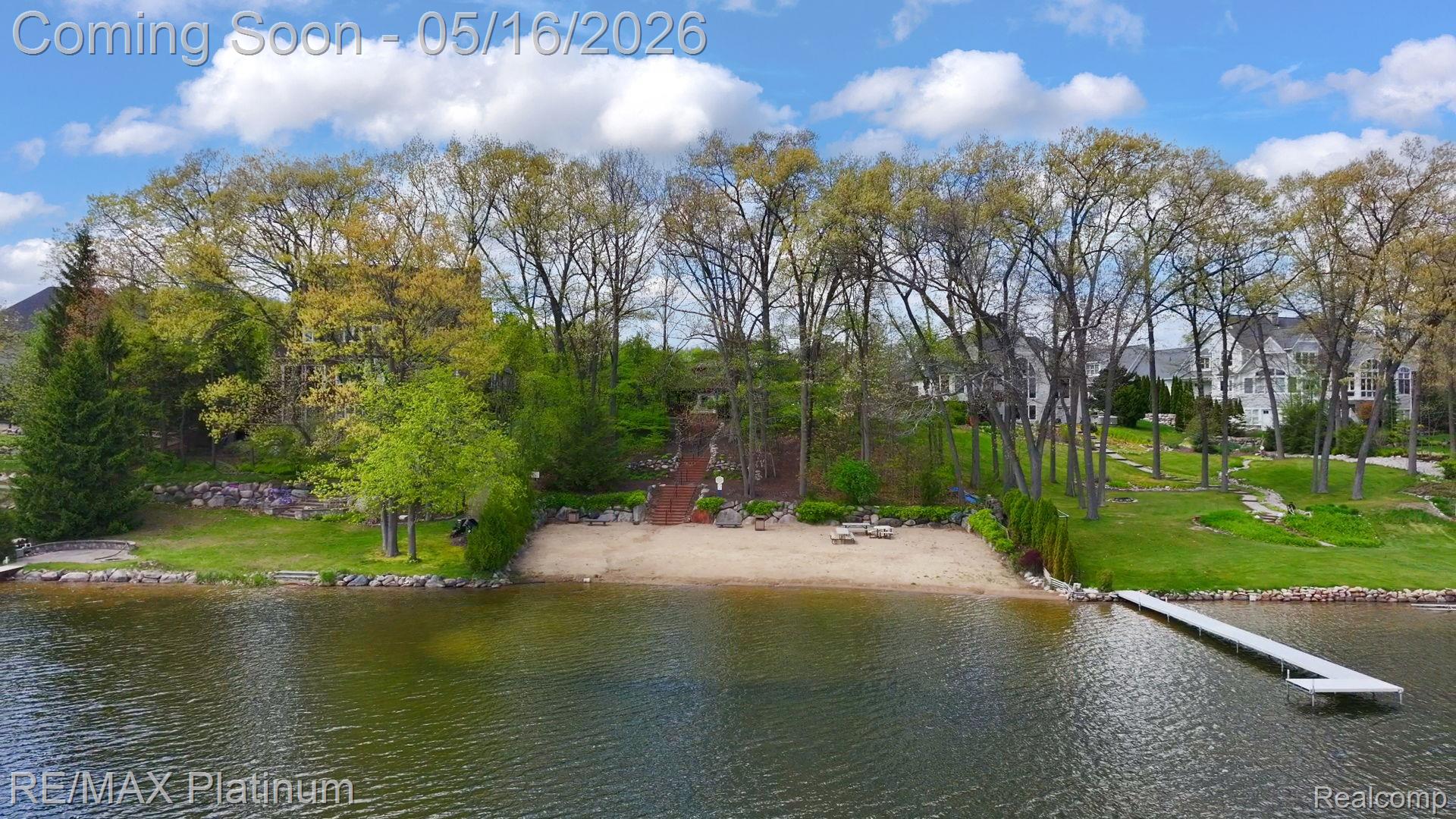5043 Oak Bluff Court