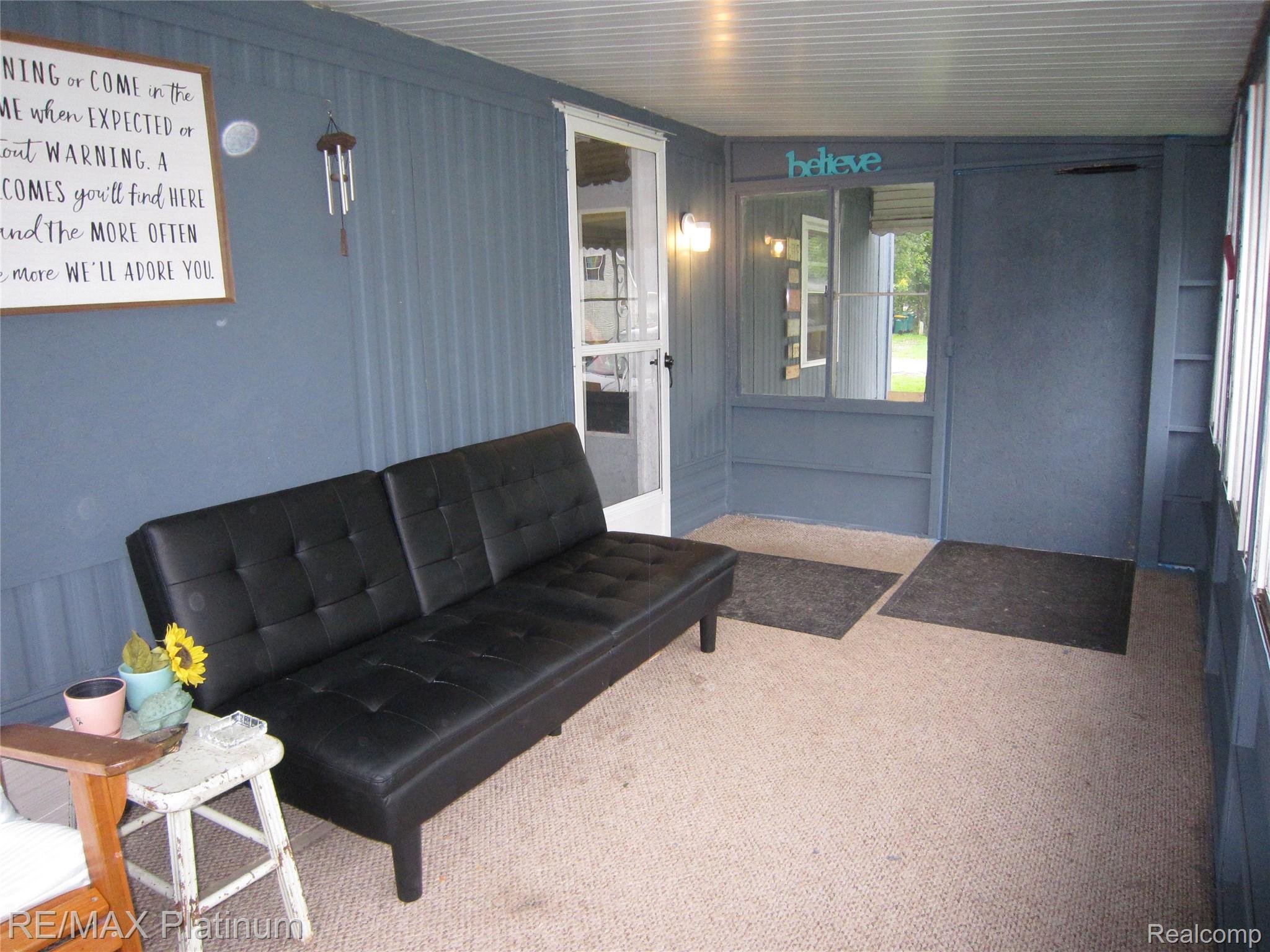 5727 Maunee Drive