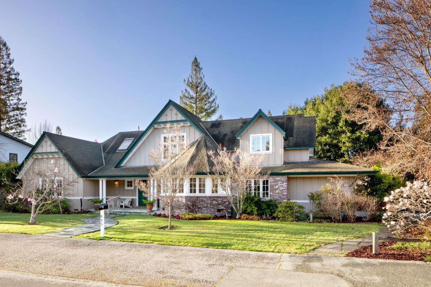 845 Magnolia Street