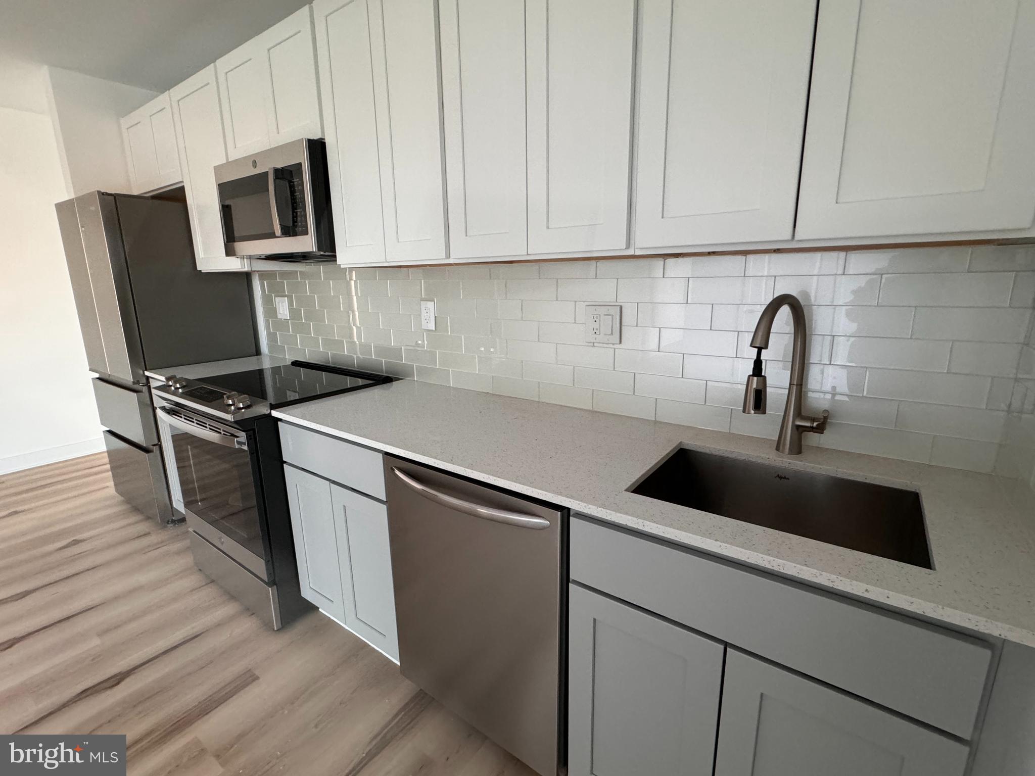 215 N 9th St #201