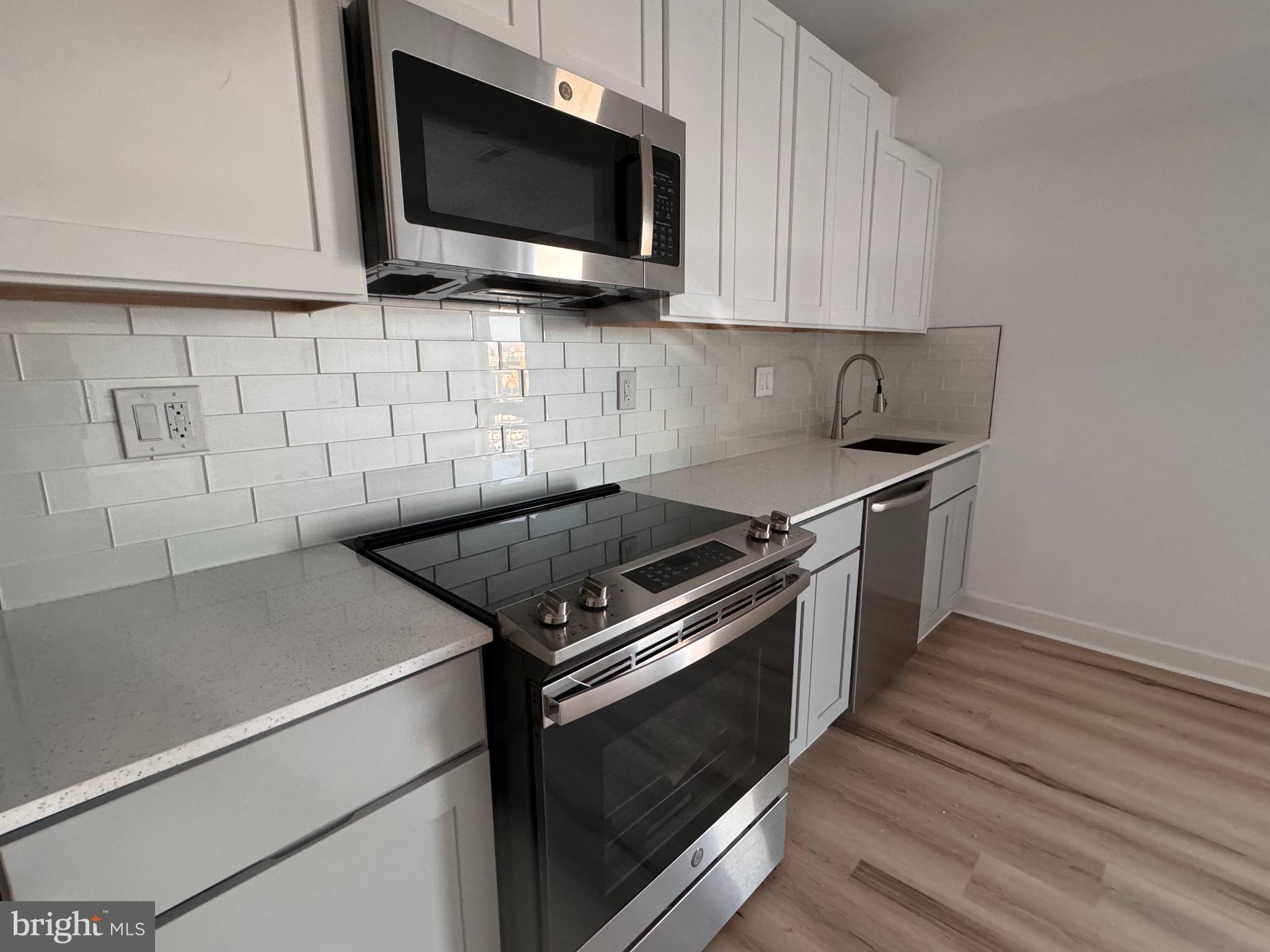 215 N 9th St #201