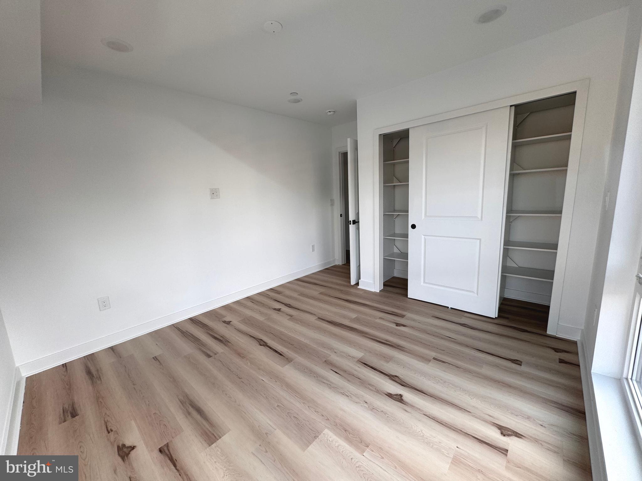 215 N 9th St #201
