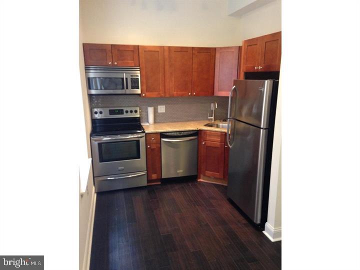 1832 GREEN ST #1R
