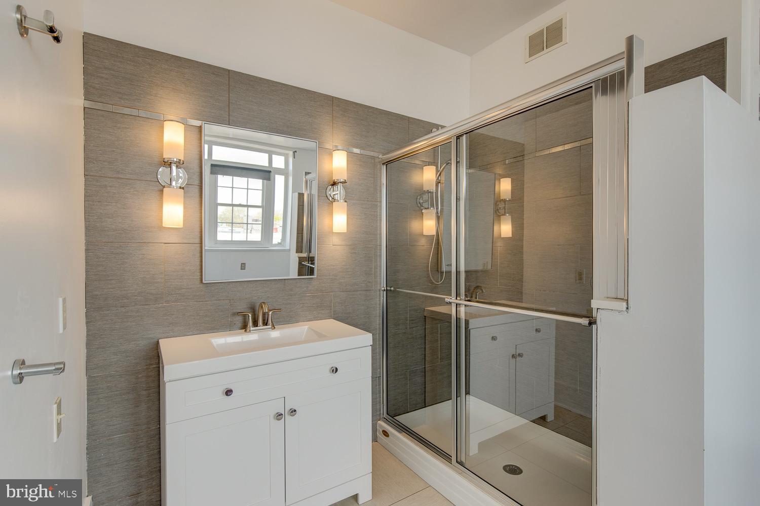 1201-03 S 5TH STREET E