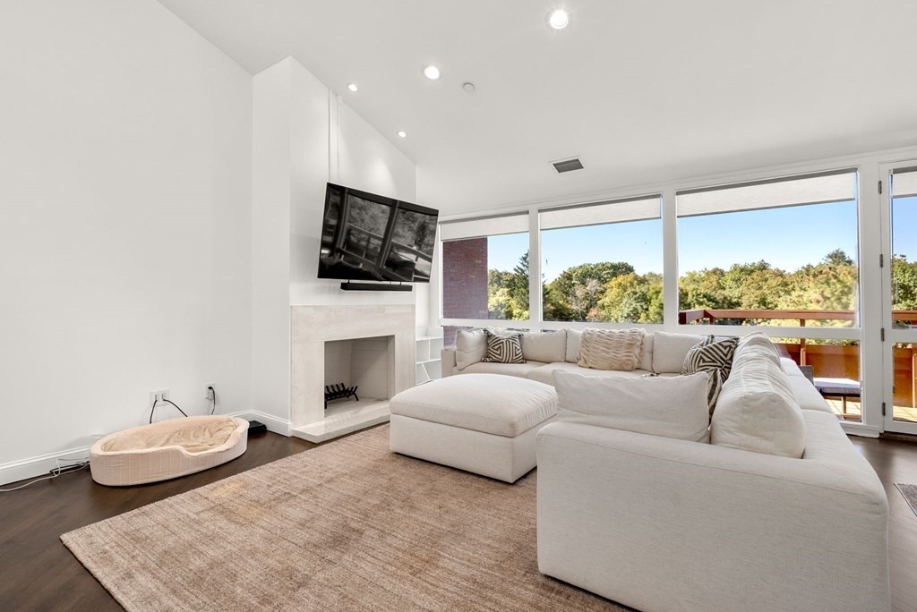 241 Perkins Street # C605