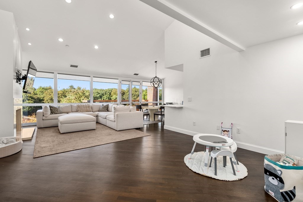 241 Perkins Street # C605