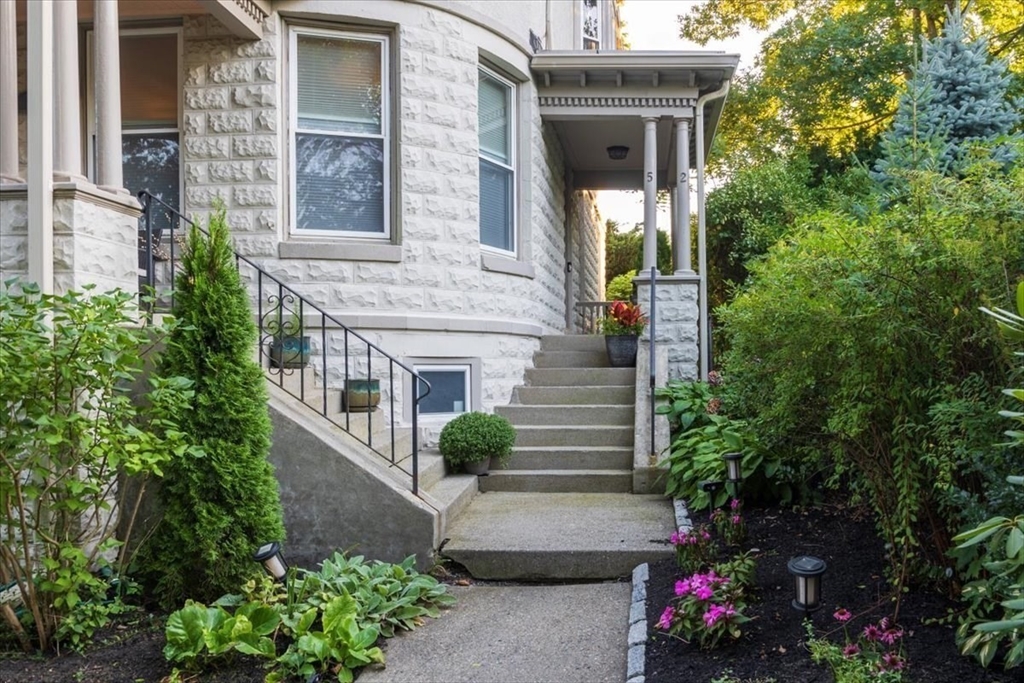 52 Arlington St # 52