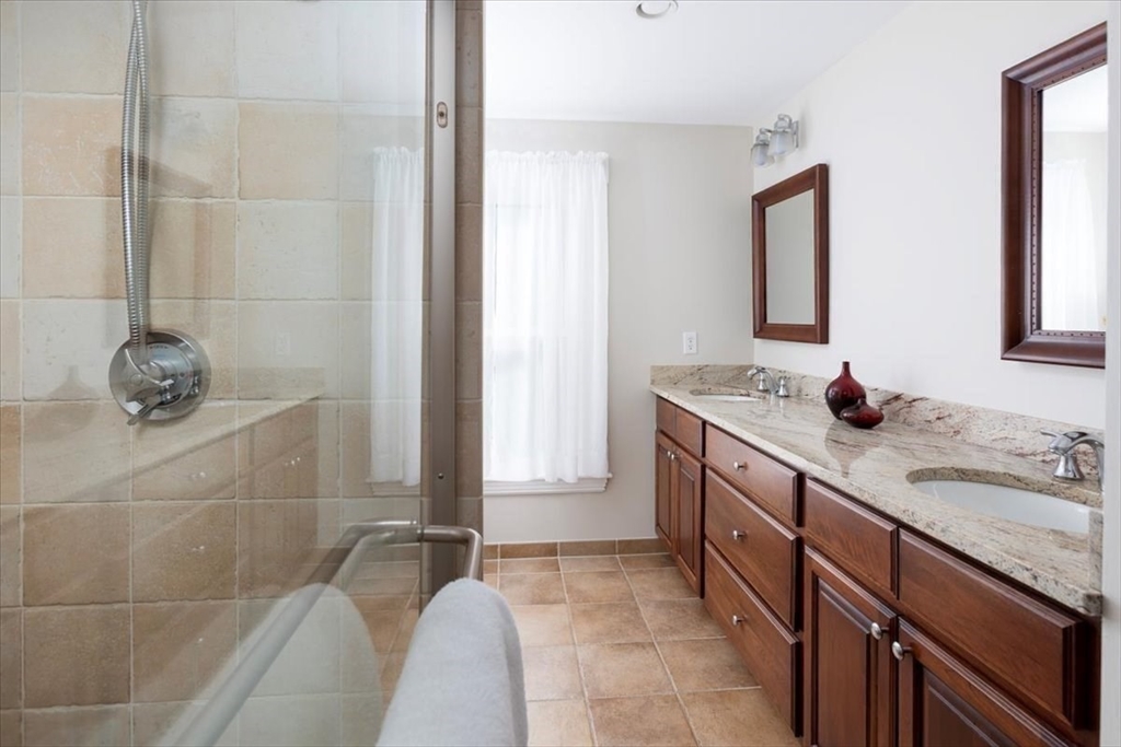 52 Arlington St # 52