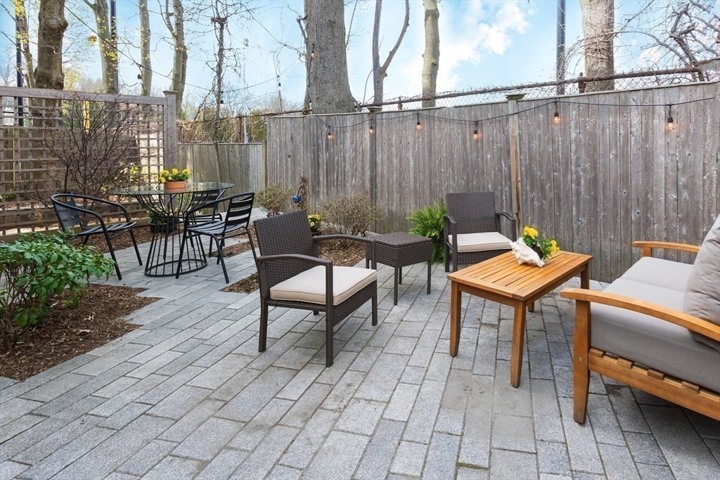 206 Aspinwall Ave # 2