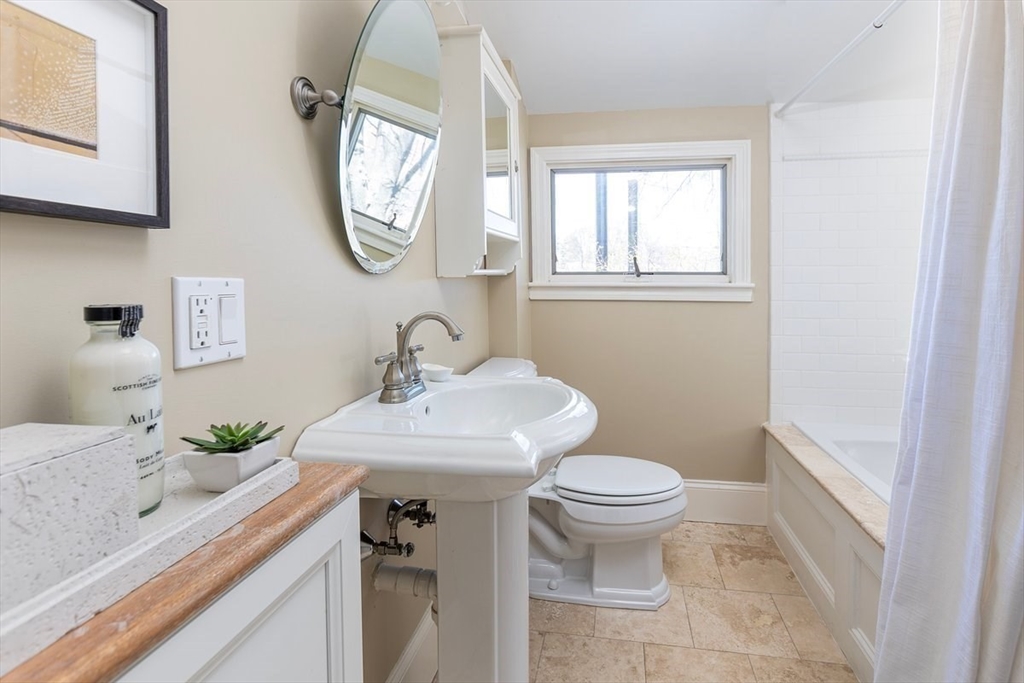 206 Aspinwall Ave # 2